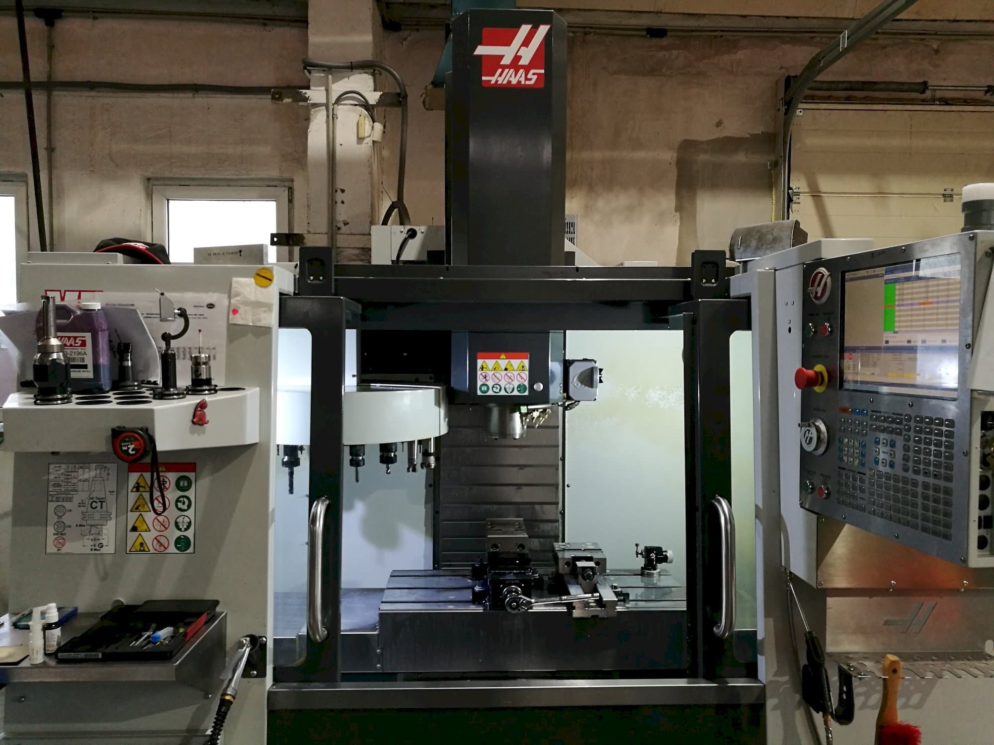 HAAS VF-2 Mašinos vaizdas iš priekio