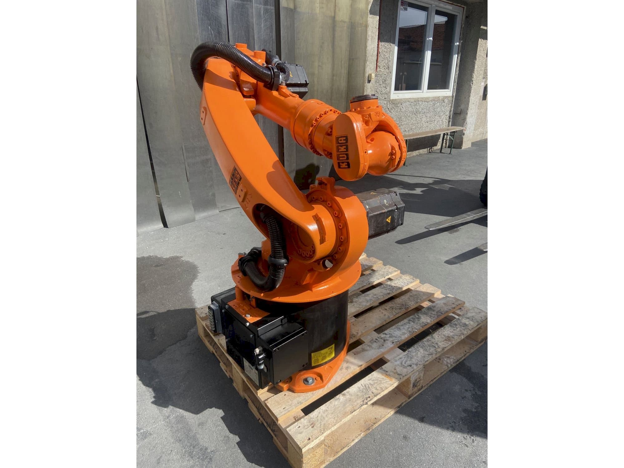 KUKA Kr16 Mašinos vaizdas iš priekio