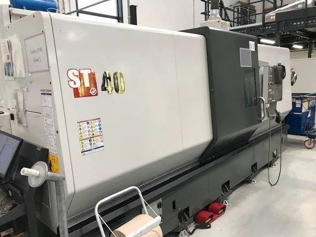 HAAS ST40 Mašinos vaizdas iš priekio