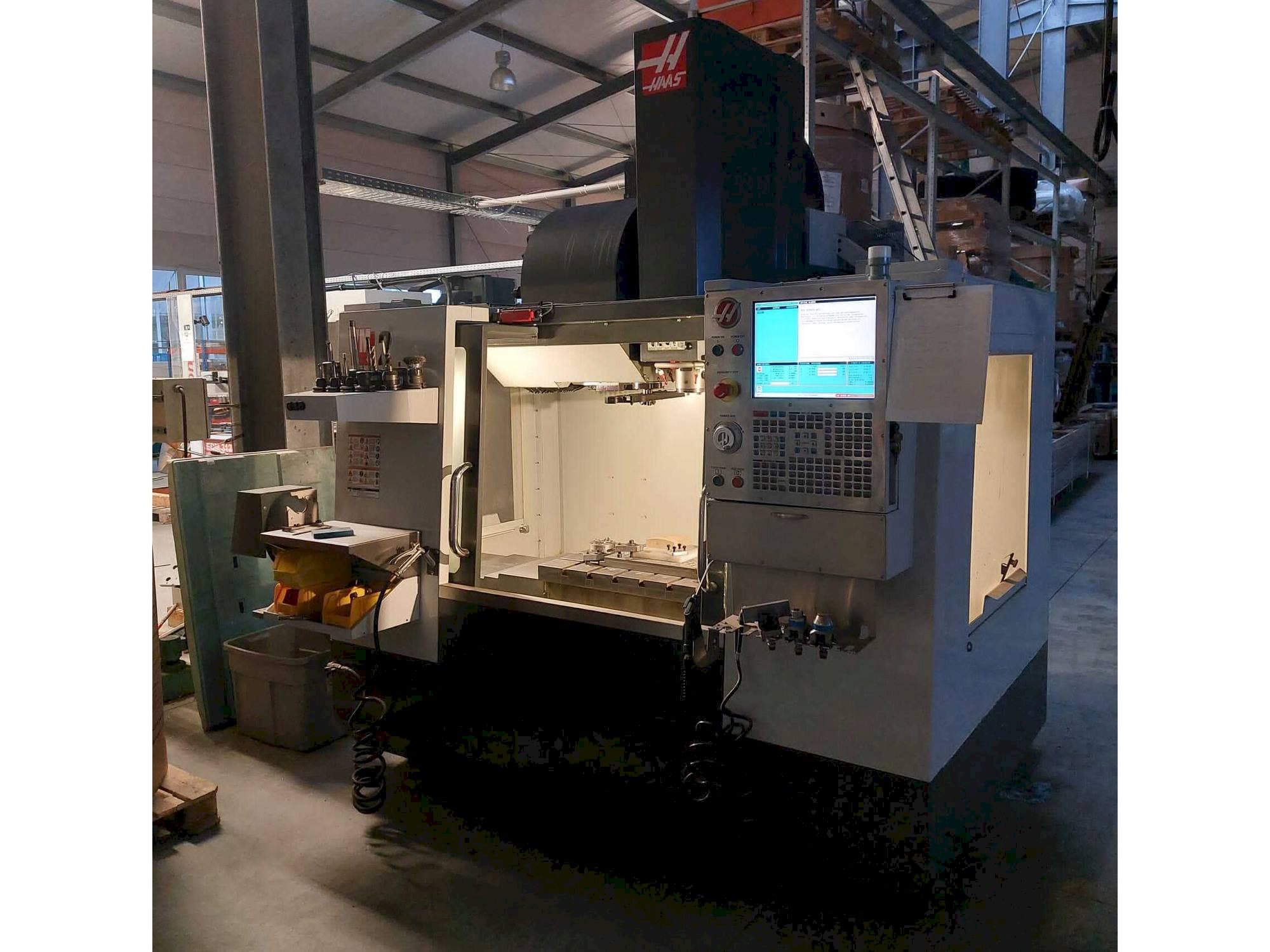 HAAS VM-2 Mašinos vaizdas iš priekio