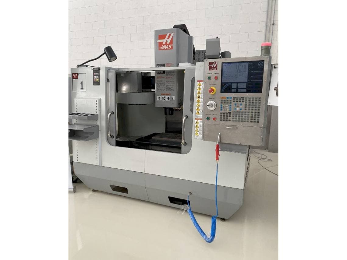 HAAS VF-1 Mašinos vaizdas iš priekio