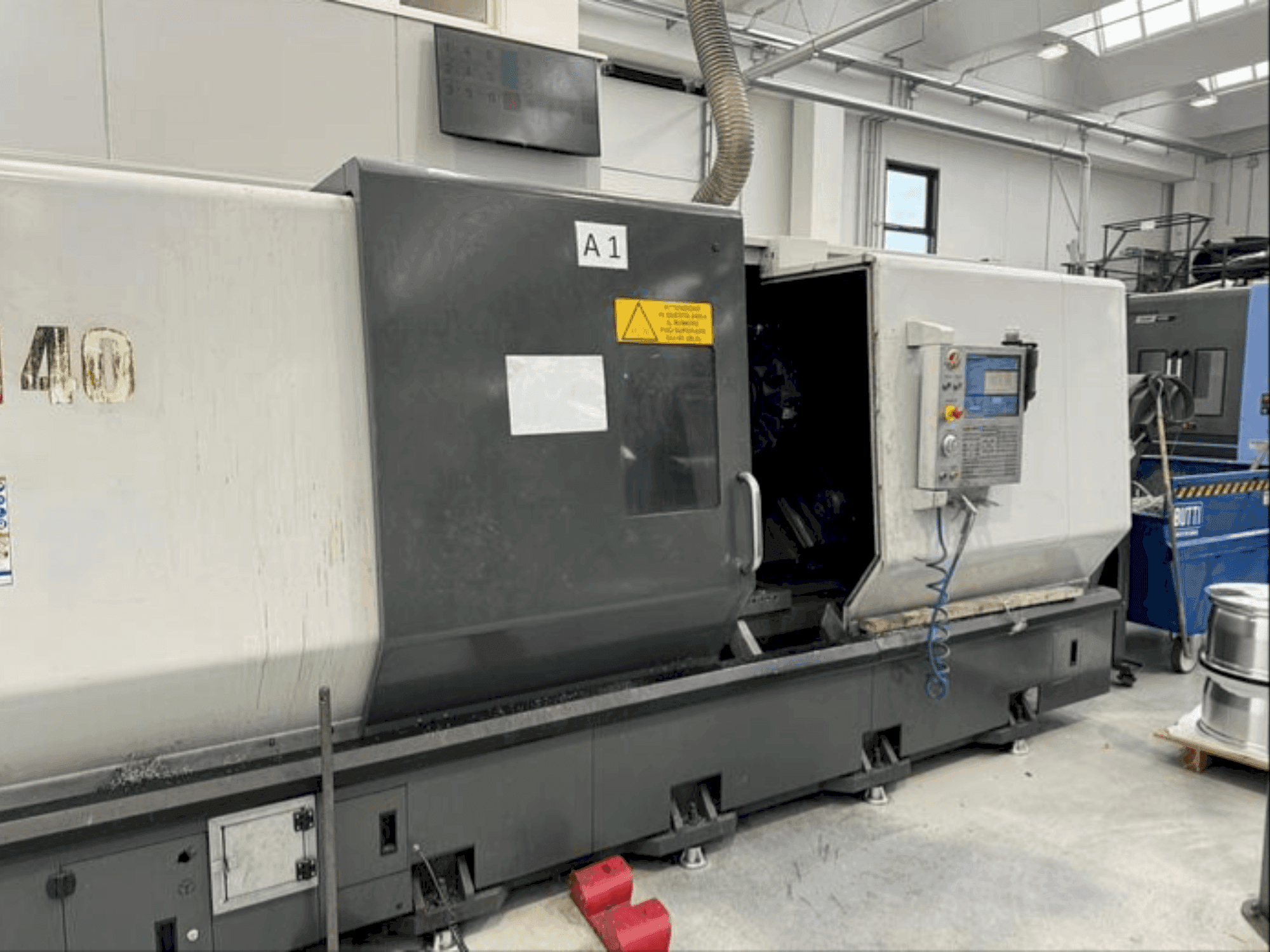 HAAS ST40 Mašinos vaizdas iš priekio