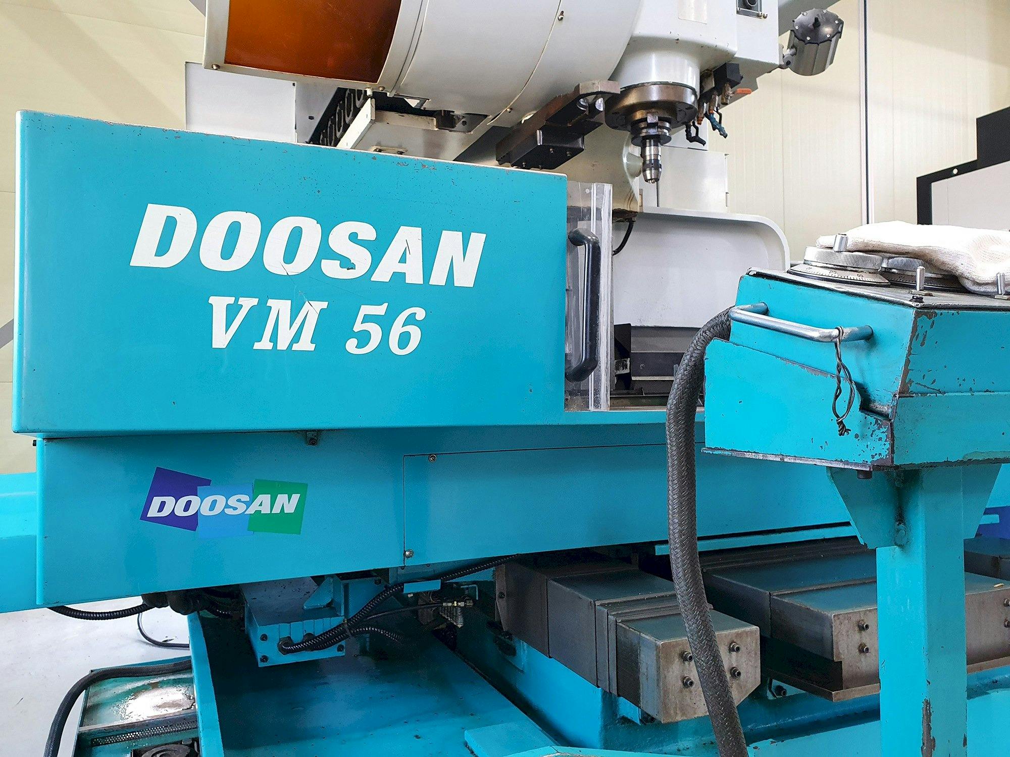 Doosan VM56 Mašinos vaizdas iš priekio
