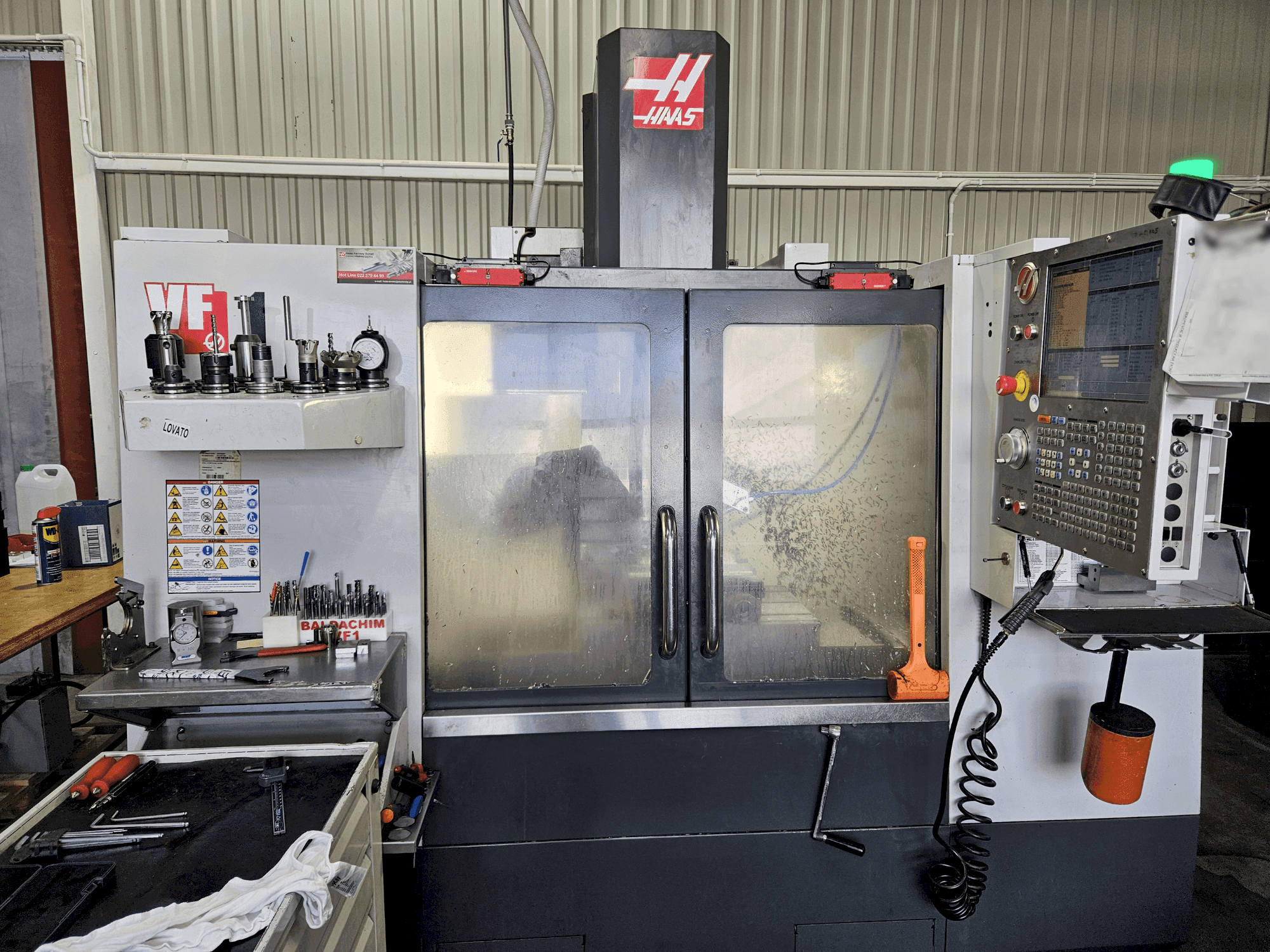 HAAS VF-1 Mašinos vaizdas iš priekio