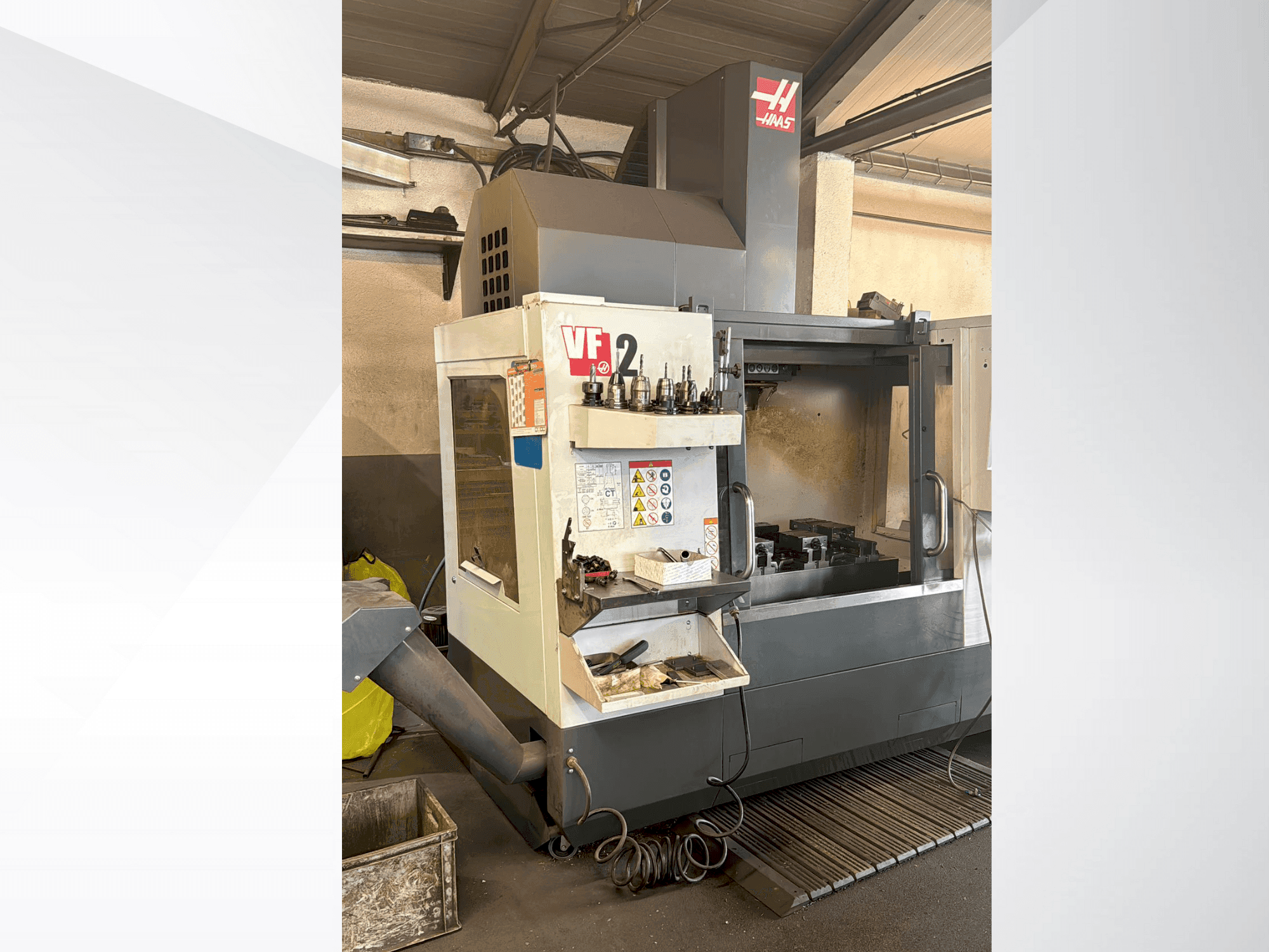 HAAS VF2 Mašinos vaizdas iš priekio
