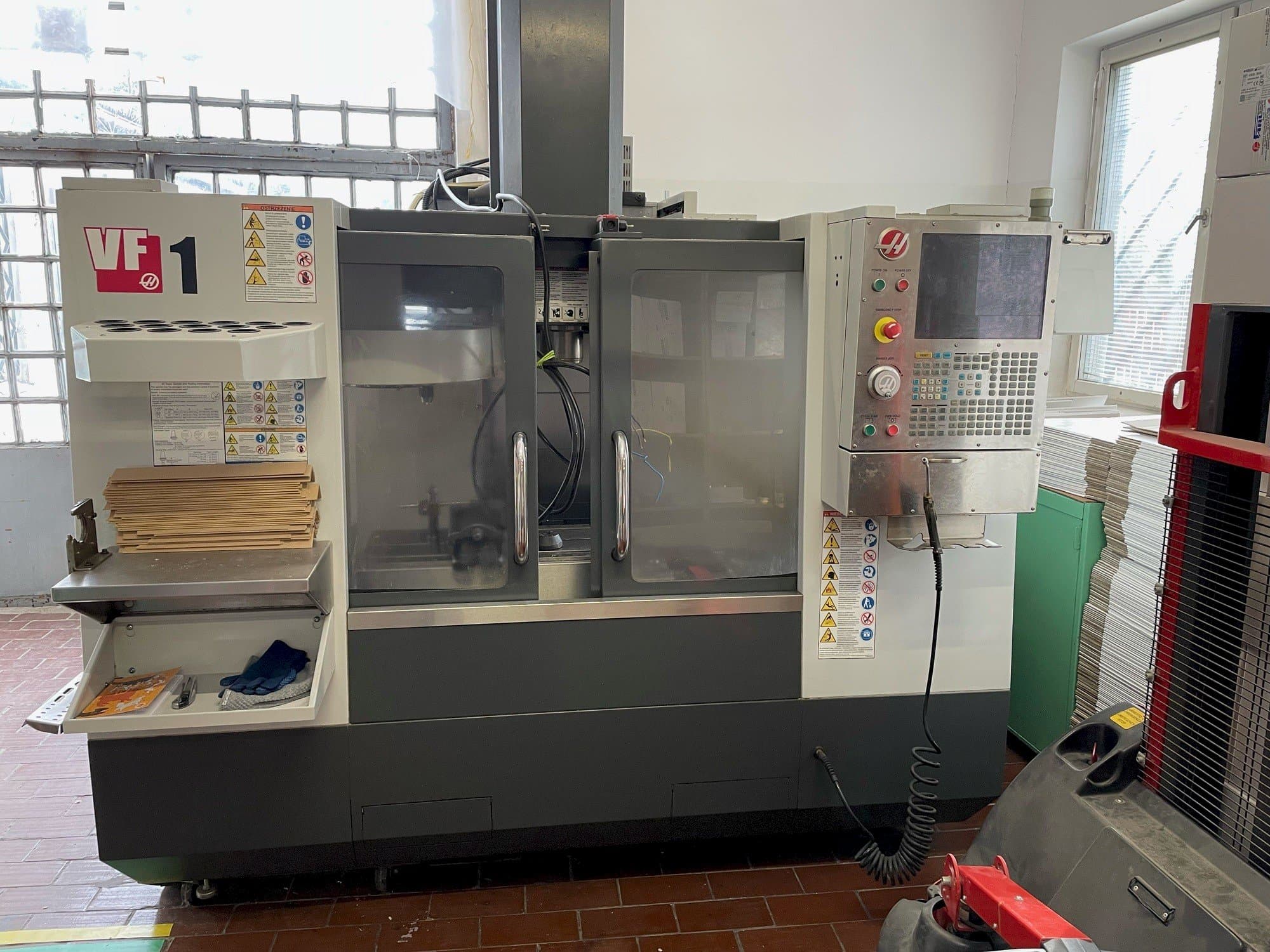 HAAS VF-1 Mašinos vaizdas iš priekio