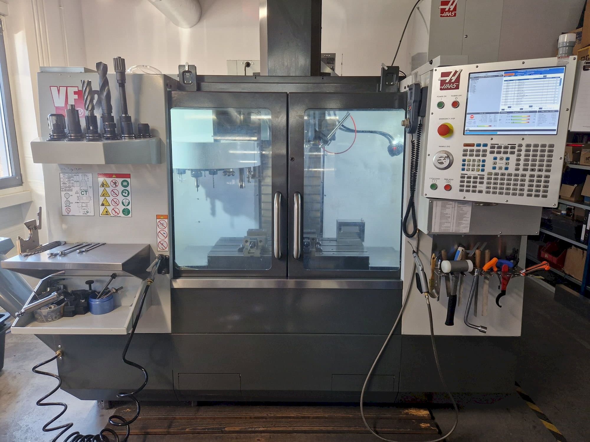 HAAS VF-2 Mašinos vaizdas iš priekio