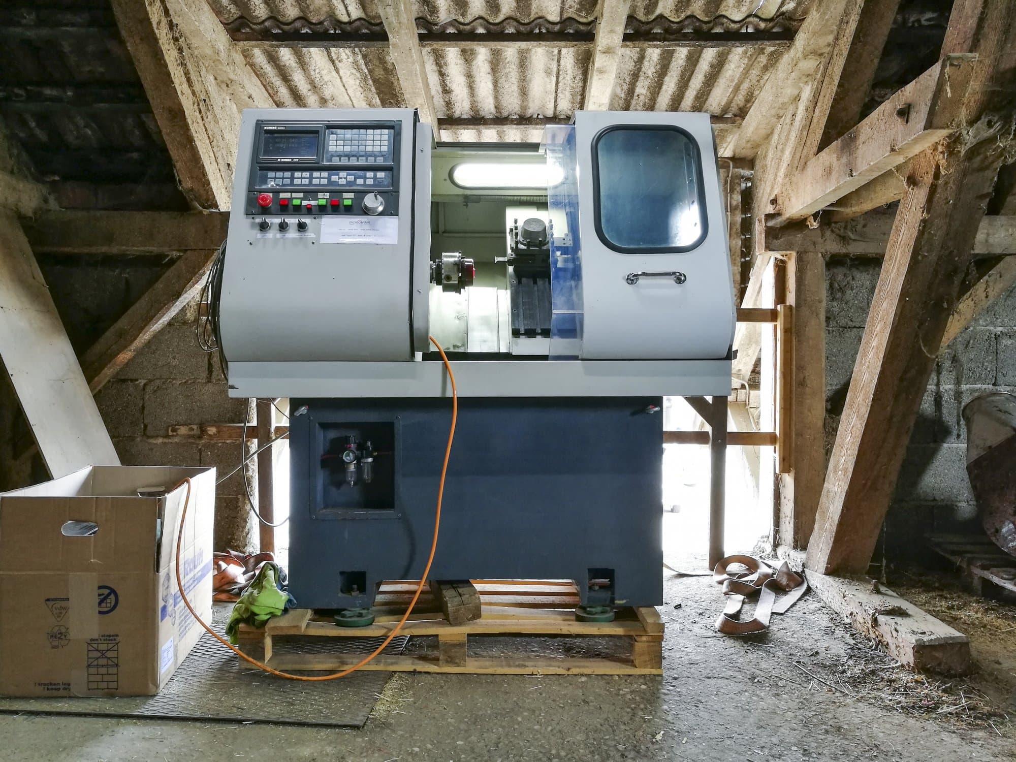 OZ-Seals Simploz6040 CNC Mašinos vaizdas iš priekio