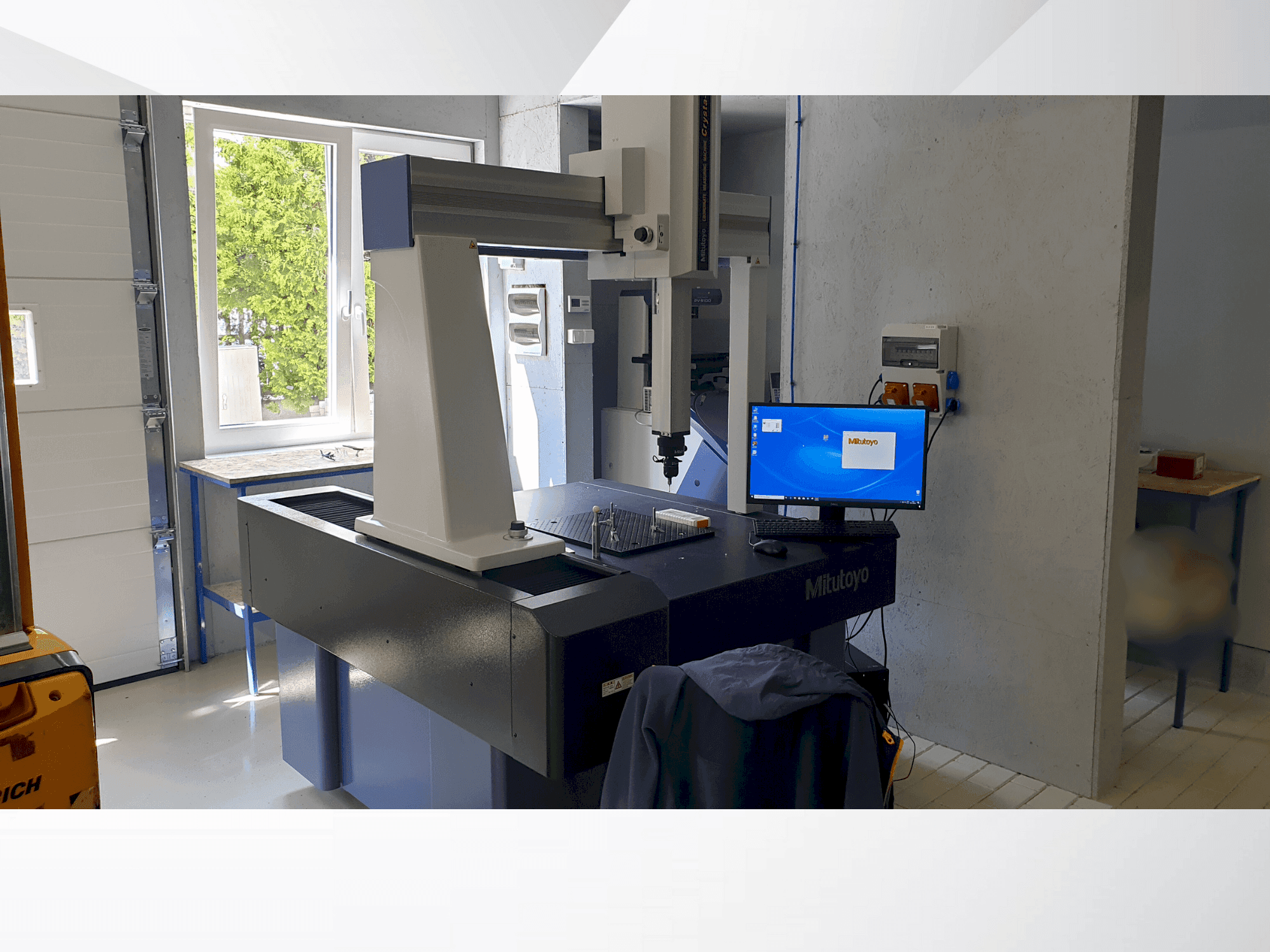 Mitutoyo MITUTOYO Crysta Plus M 776 Mašinos vaizdas iš priekio