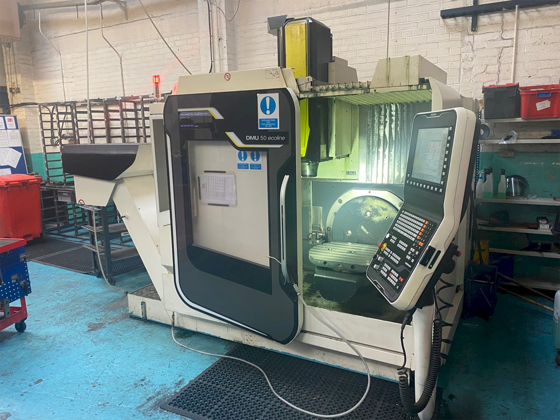DMG DMU Ecoline 50 5 Axis VMC Mašinos vaizdas iš priekio
