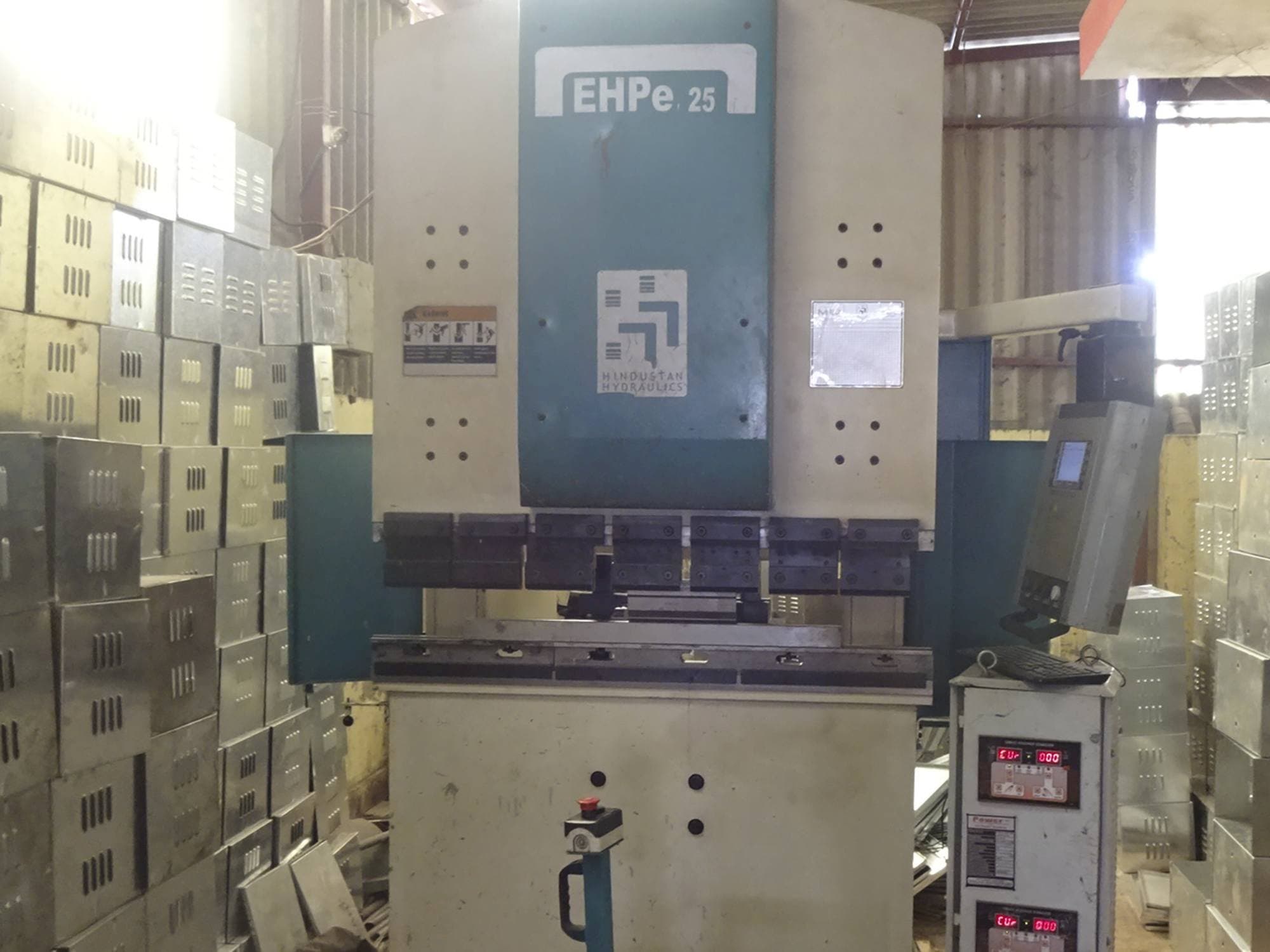 Hindustan Hydraulics Mašinos vaizdasEHPe 25 iš priekio