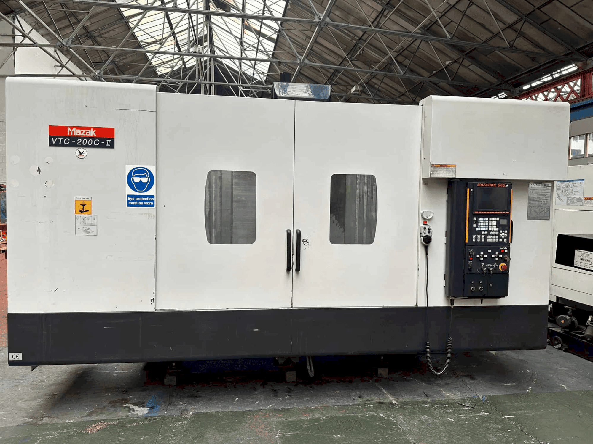 Mazak VTC - 200C Mašinos vaizdas iš priekio