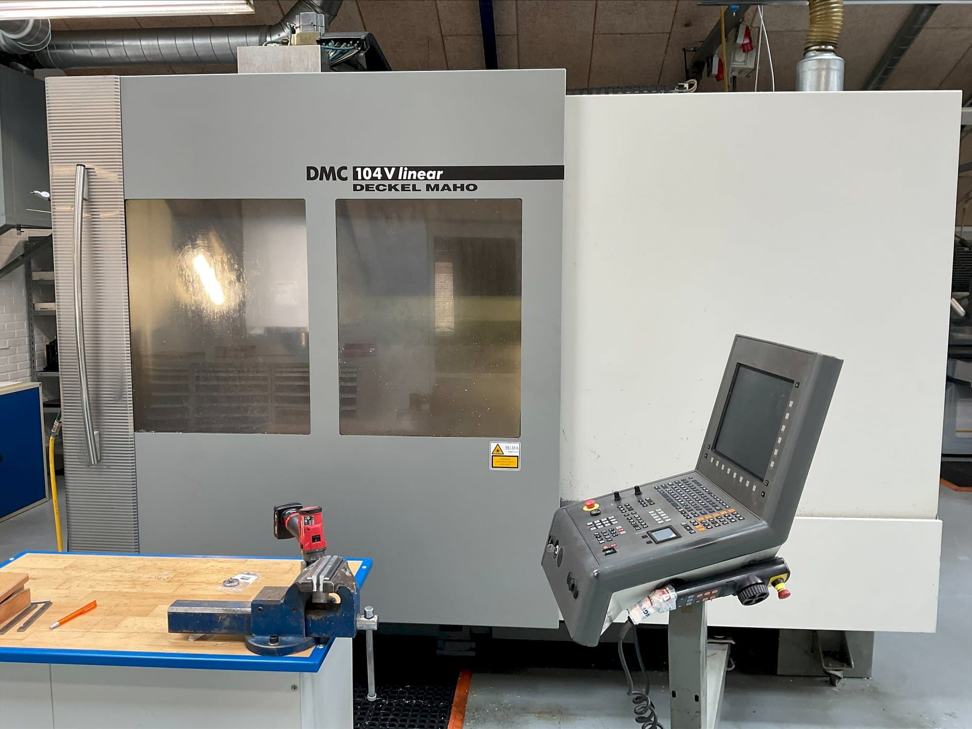 DMG MORI DMC 104V linear Mašinos vaizdas iš priekio