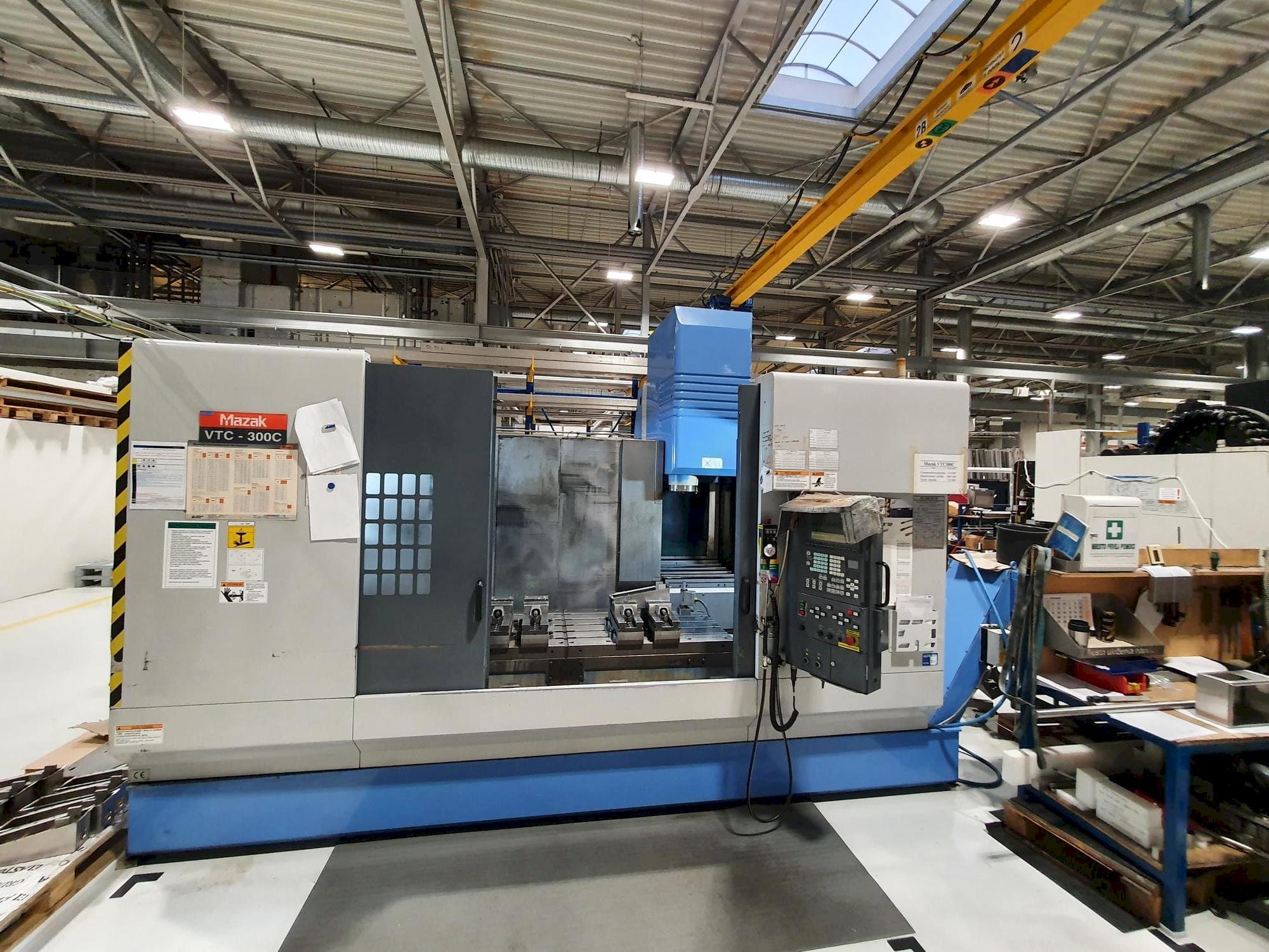 Mazak VTC-300C Mašinos vaizdas iš priekio