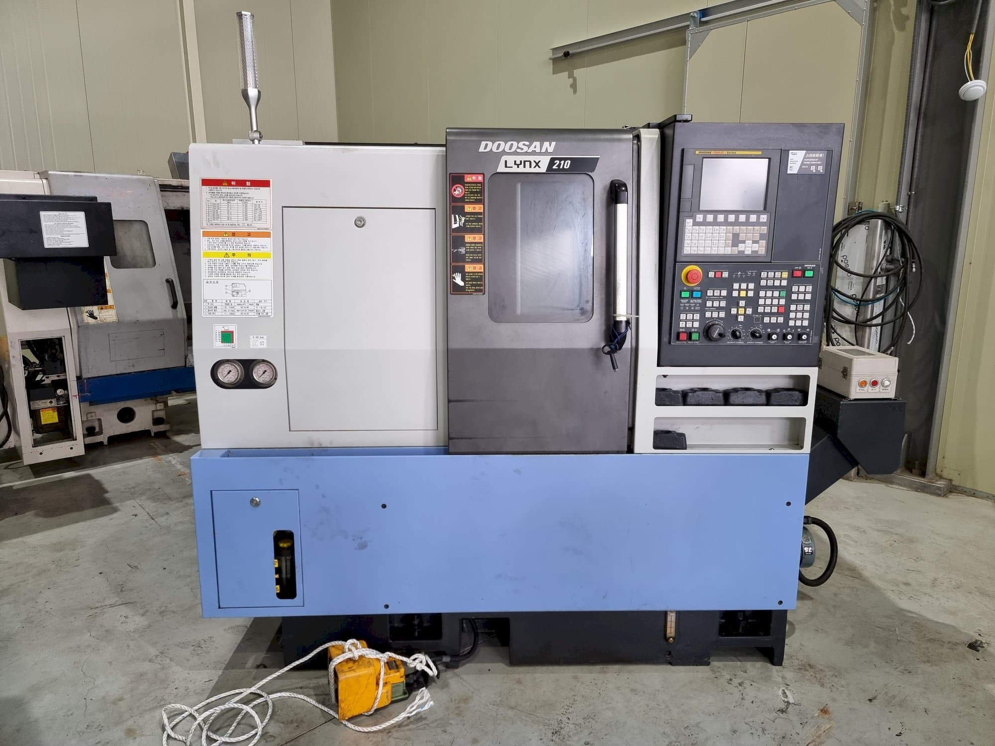 Doosan LYNX 210 Mašinos vaizdas iš priekio