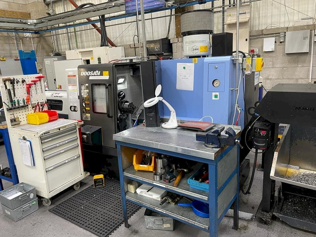 Doosan Lynx 220 LMA Mašinos vaizdas iš priekio