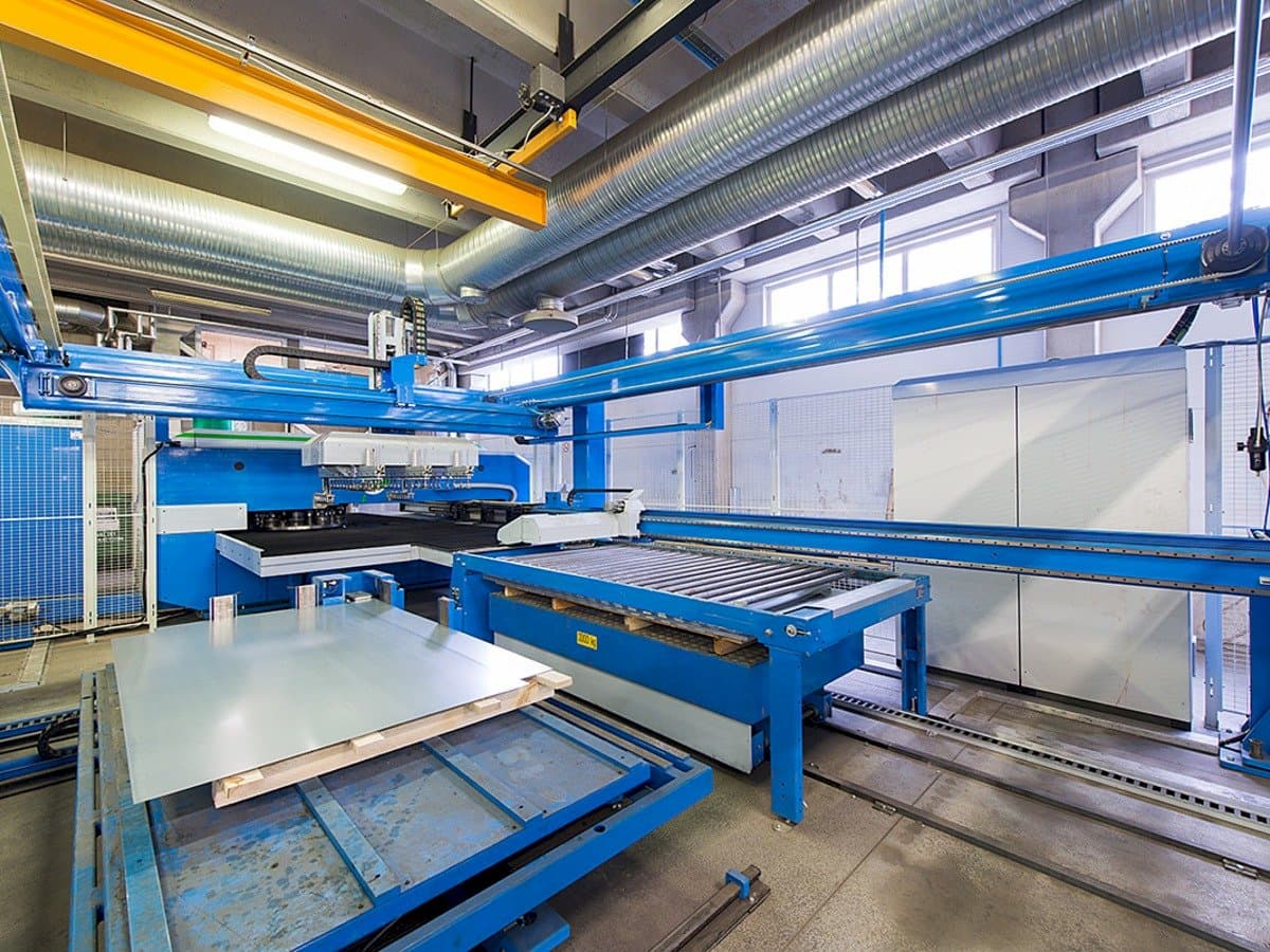 Finn-Power E 5 Lui Mašinos vaizdas iš kairės pusės