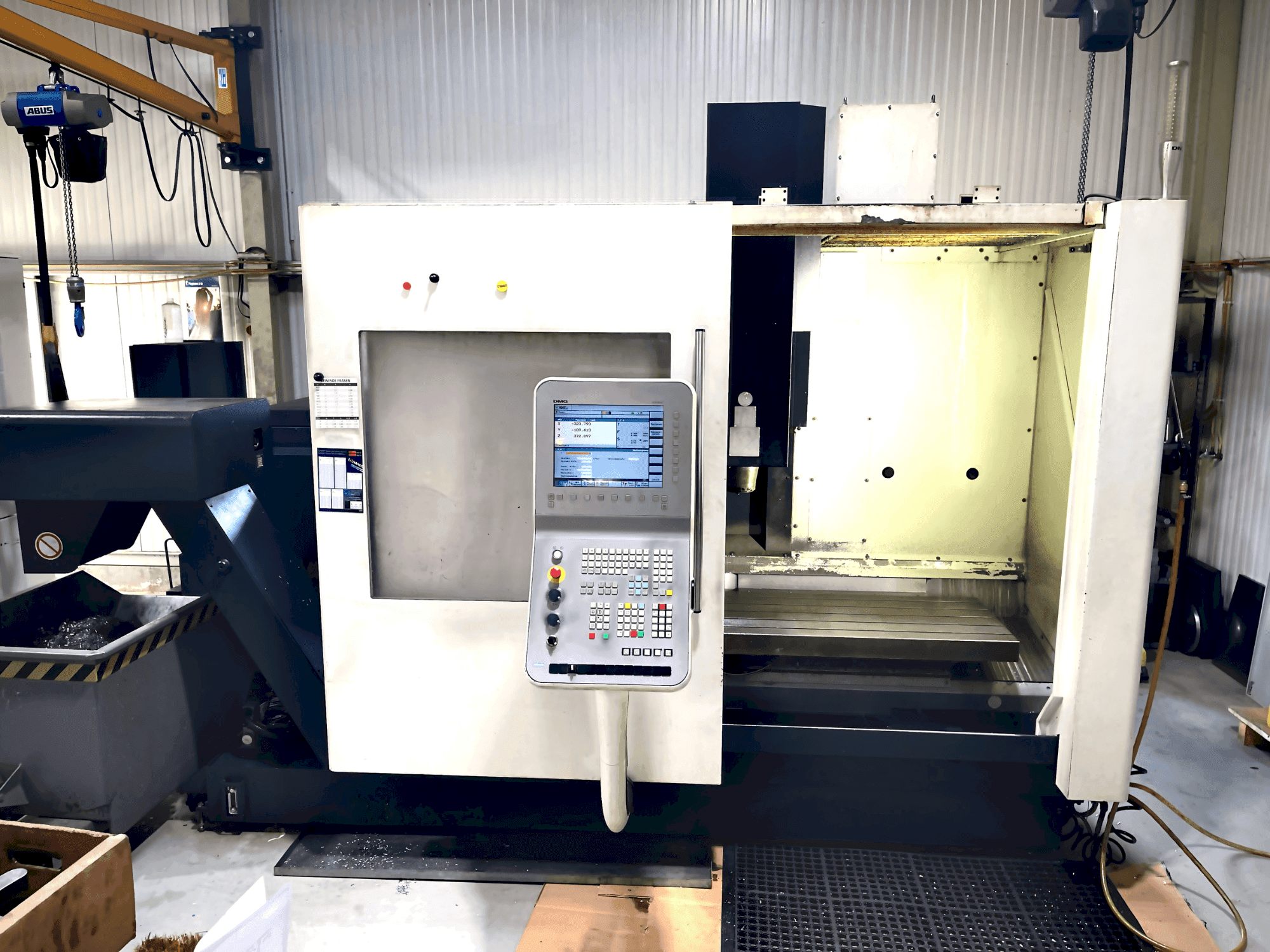 DMG MORI DMC 1035 v eco Mašinos vaizdas iš priekio