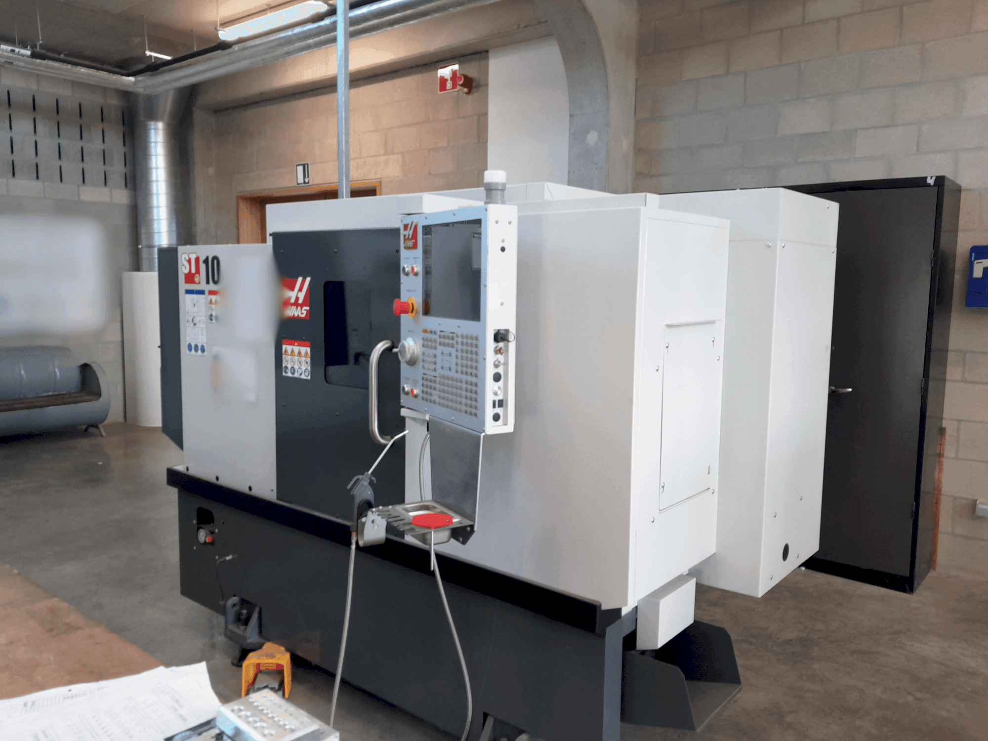 HAAS ST-10 Mašinos vaizdas iš priekio