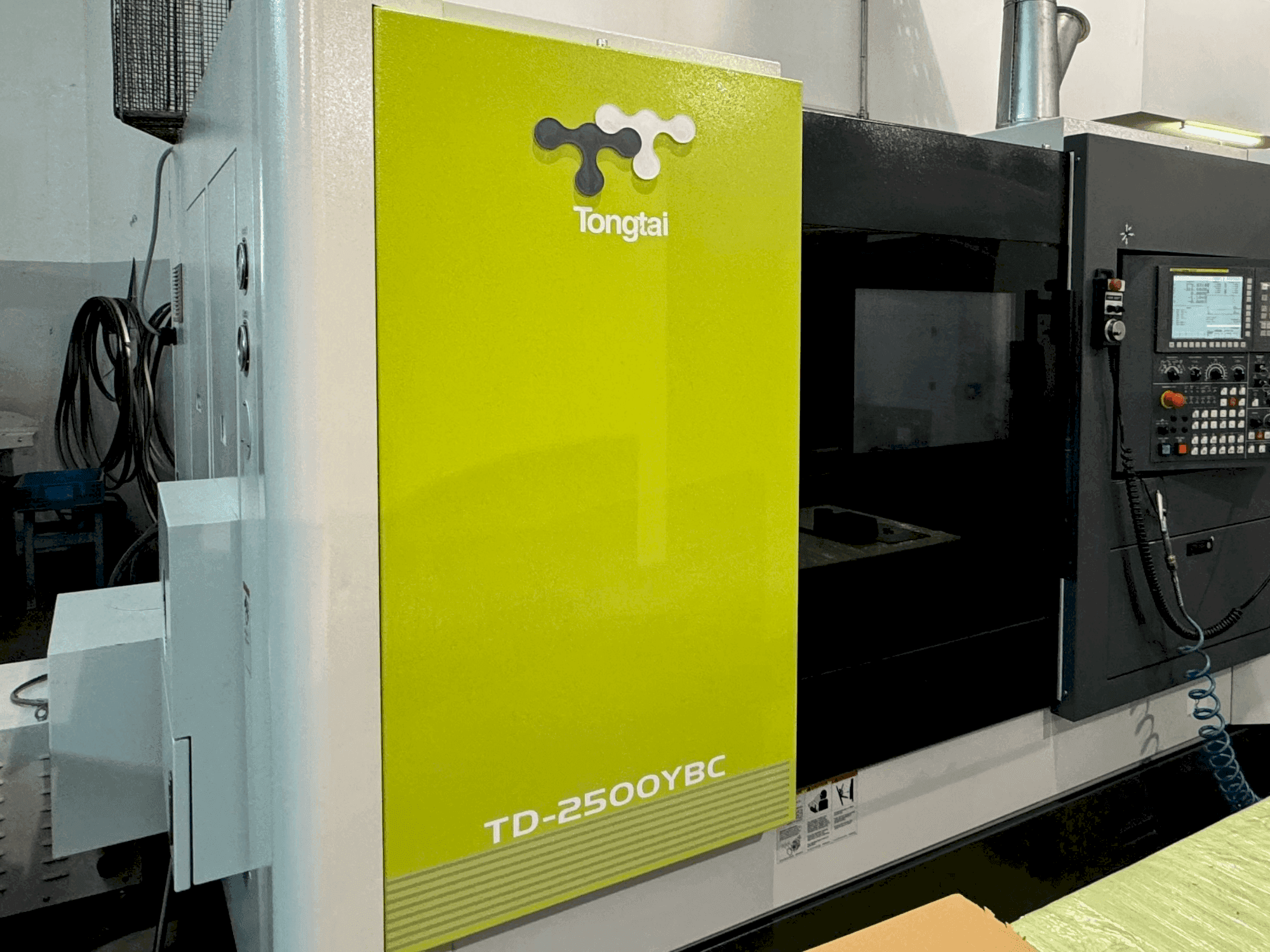 Tongtai TD-2500YBC Mašinos vaizdas iš priekio