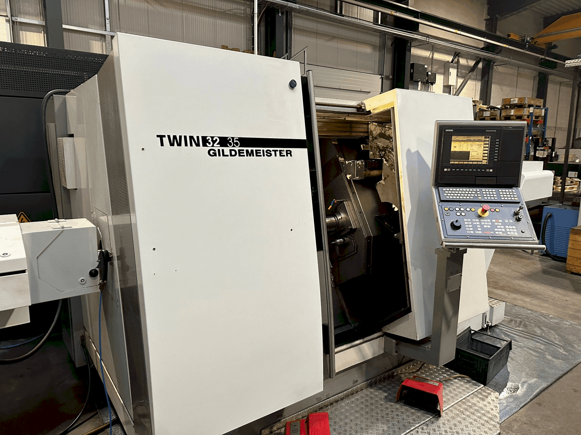 Gildemeister TWIN 32 Mašinos vaizdas iš priekio