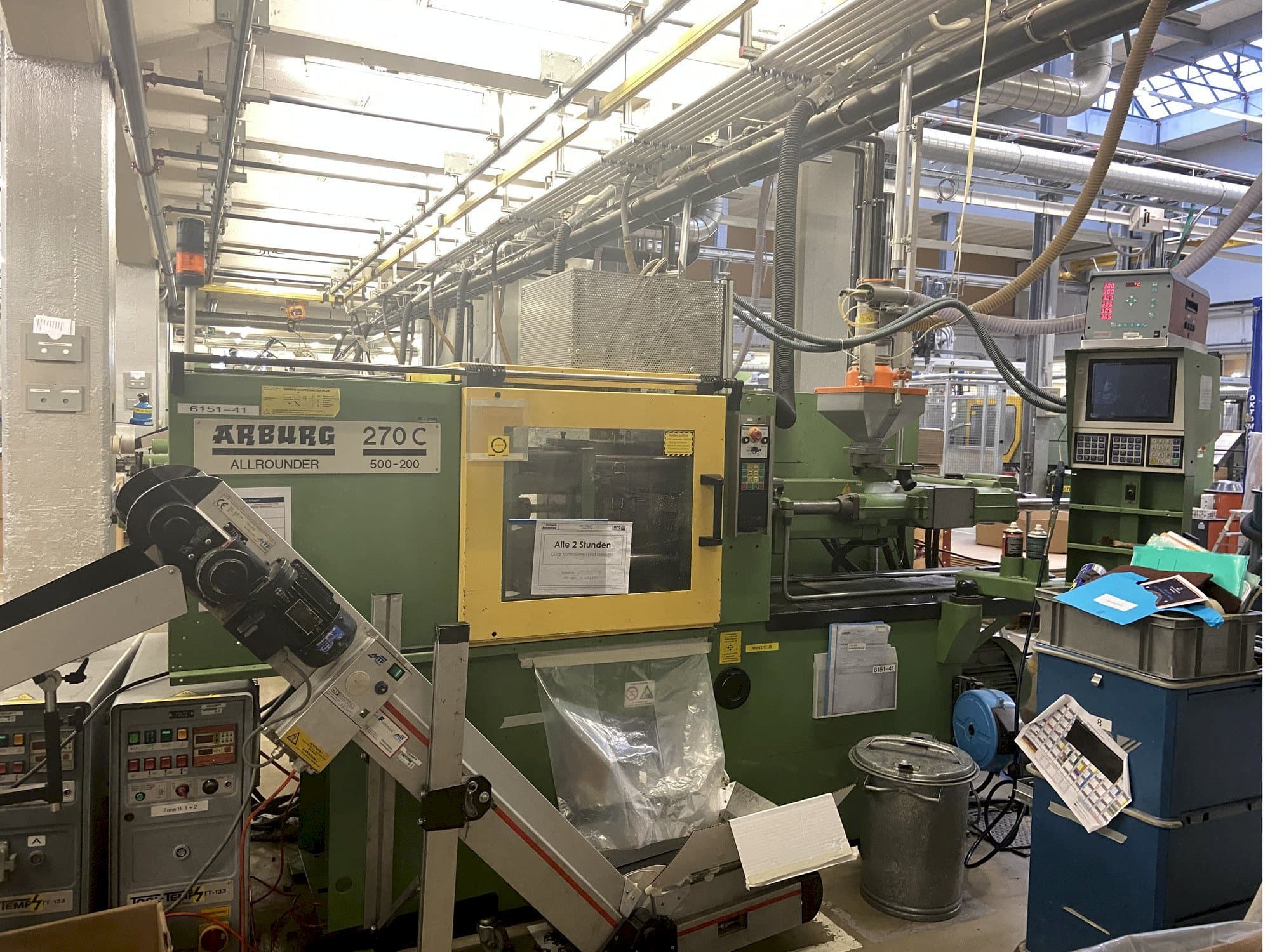 Arburg ALLROUNDER 270 C 500 - 200 Mašinos vaizdas iš priekio
