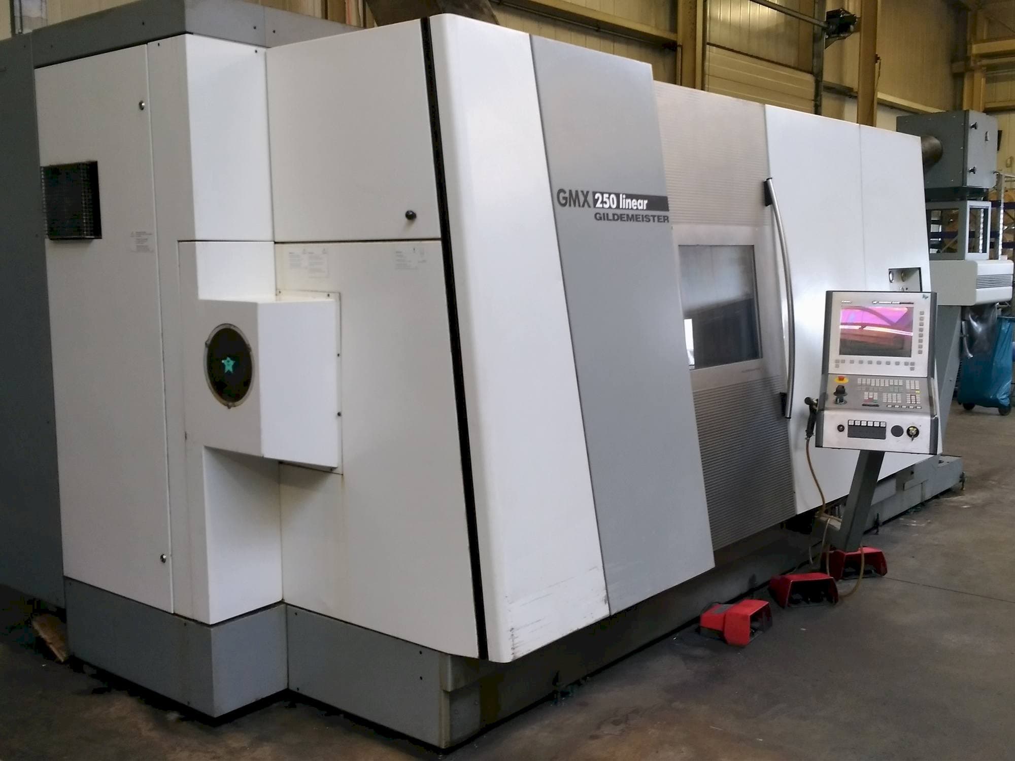 Gildemeister GMX 250 linear Mašinos vaizdas iš priekio