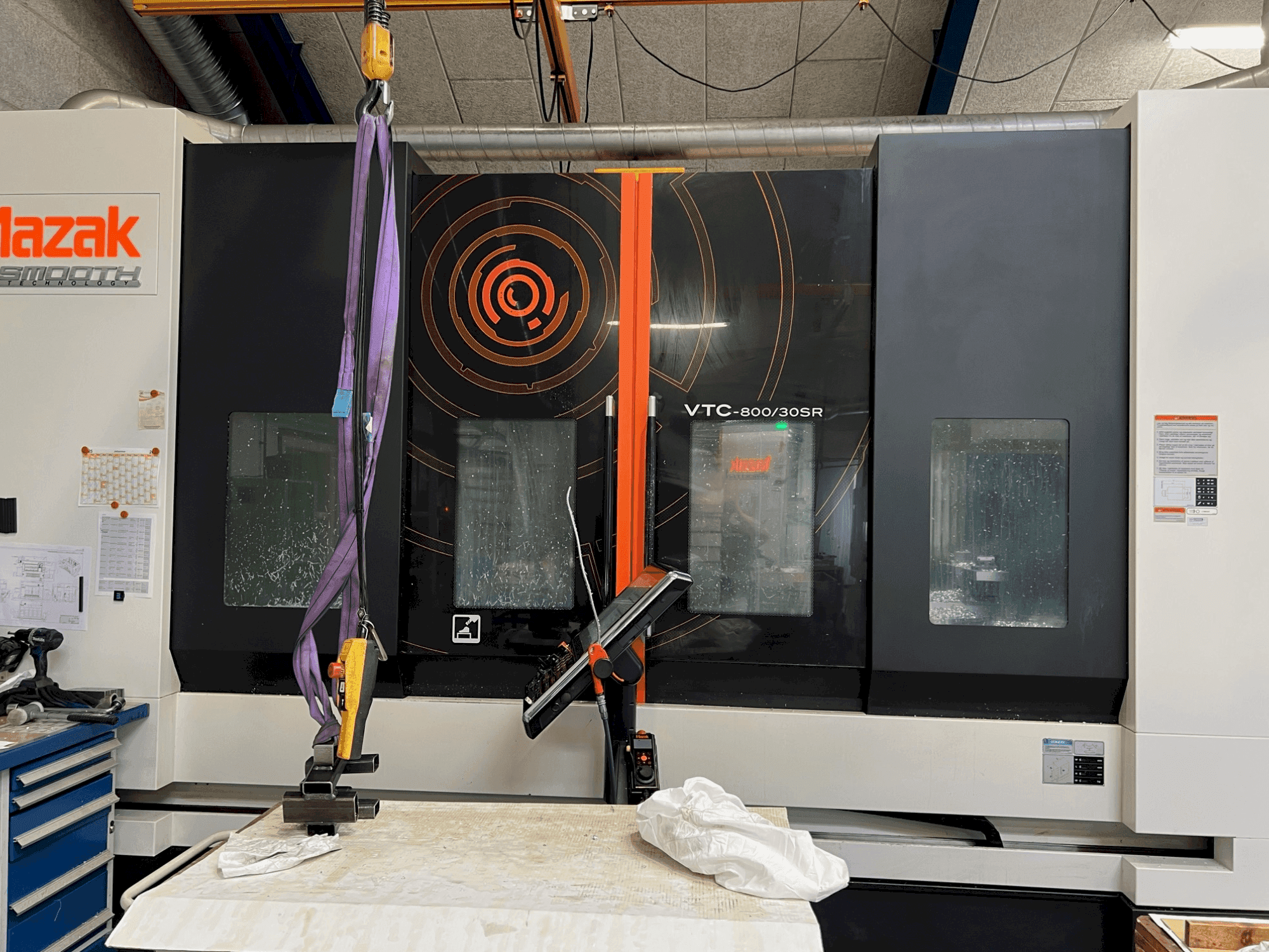 Mazak VTC 800/30SR Mašinos vaizdas iš priekio