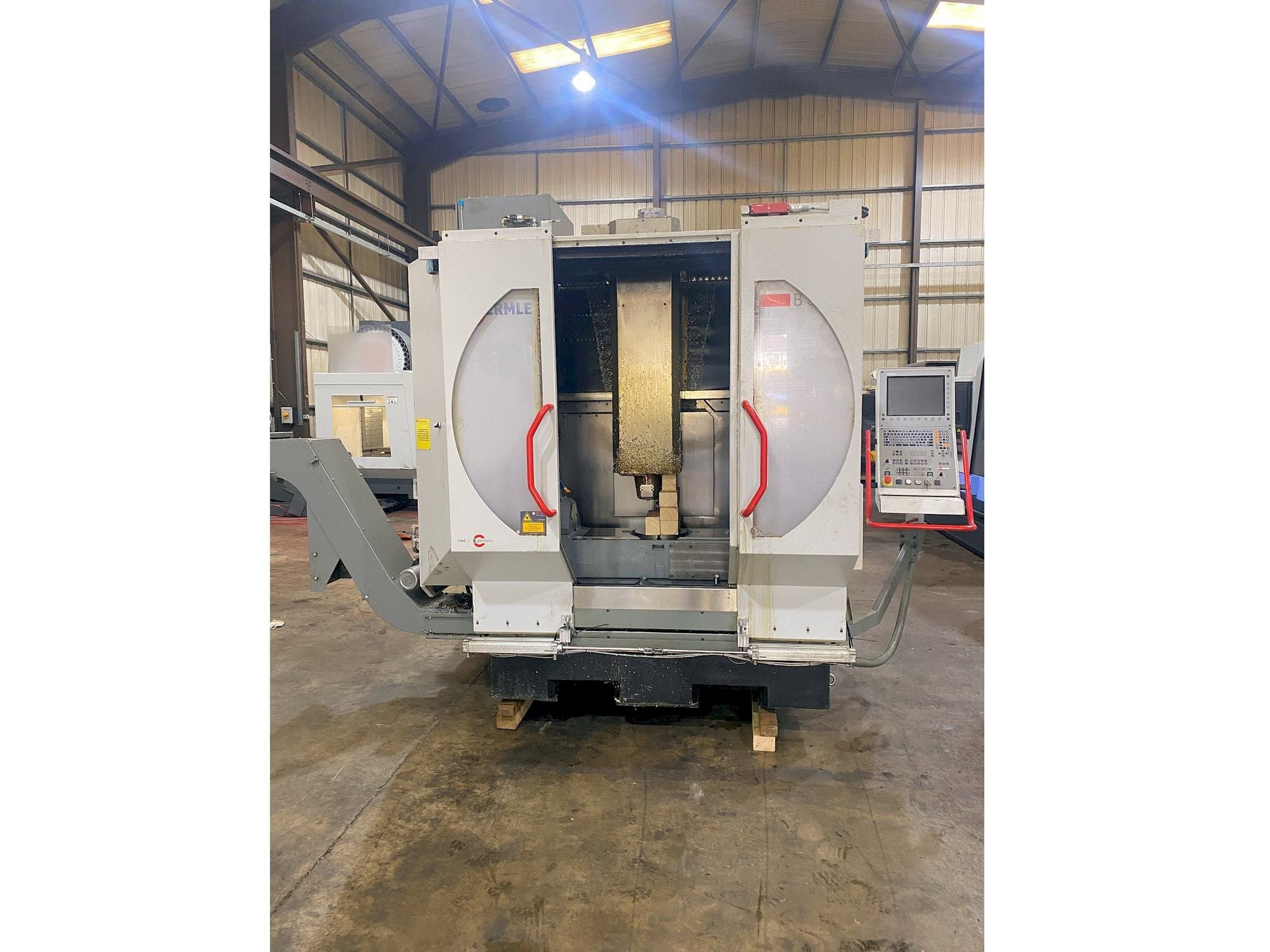 HERMLE B 300 U Mašinos vaizdas iš priekio