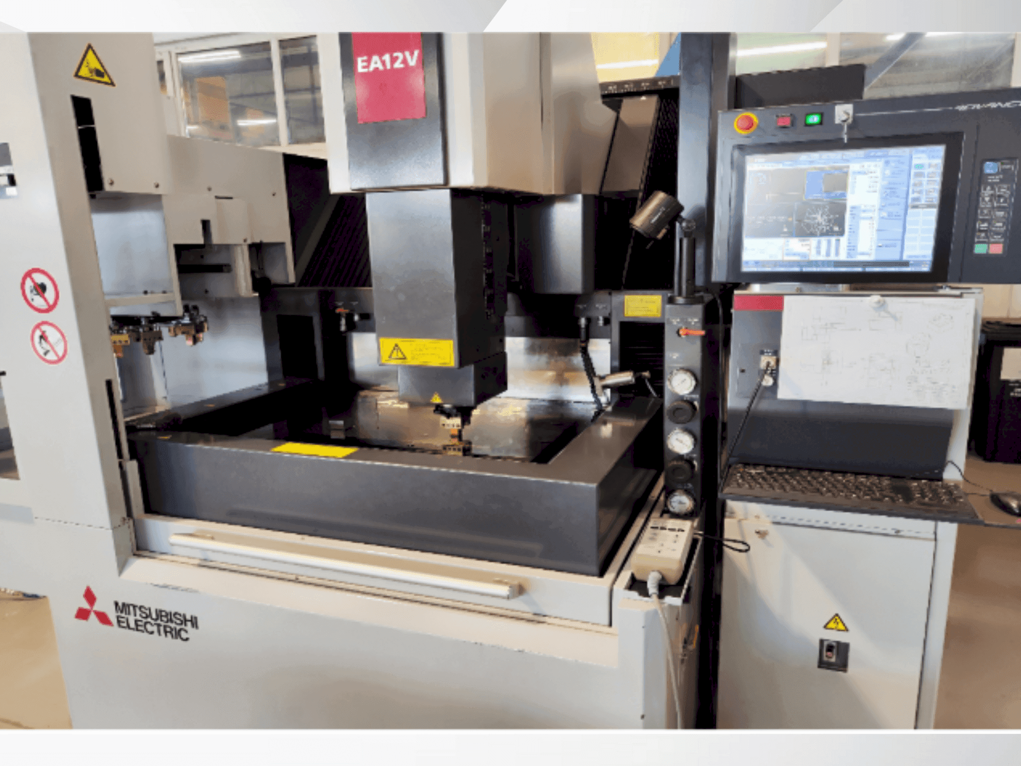 Mitsubishi EA12VM ADVANCE Mašinos vaizdas iš priekio