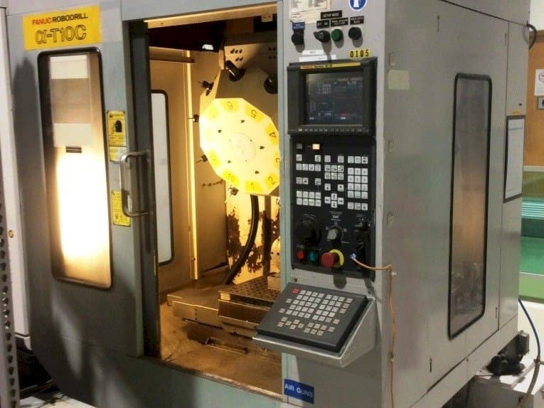 FANUC RoboDrill Q-T10C Mašinos vaizdas iš priekio