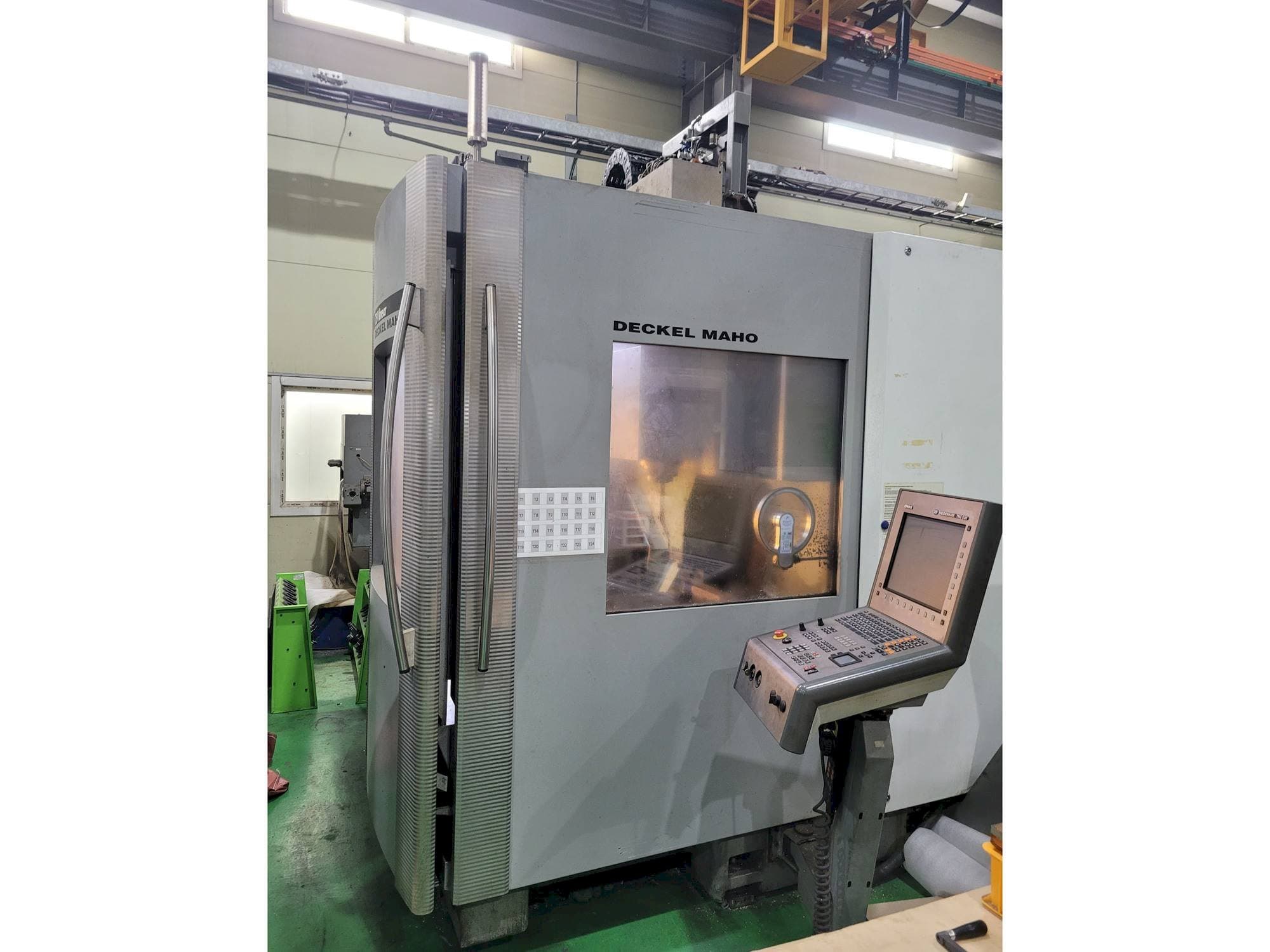 DECKEL MAHO DMC 75 Linear Mašinos vaizdas iš priekio