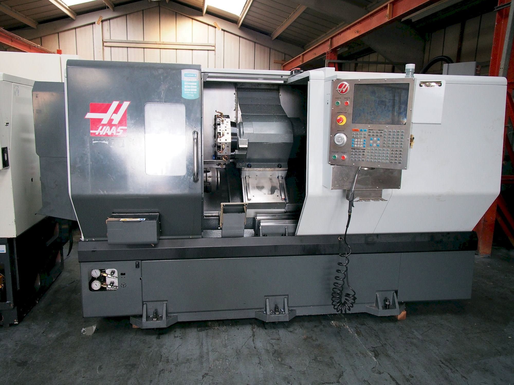 HAAS ST-30 Mašinos vaizdas iš priekio