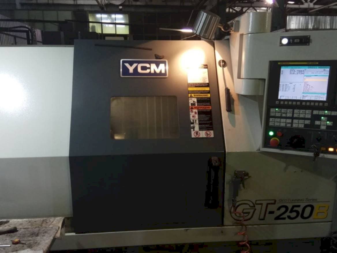 YCM GT250B Mašinos vaizdas iš priekio