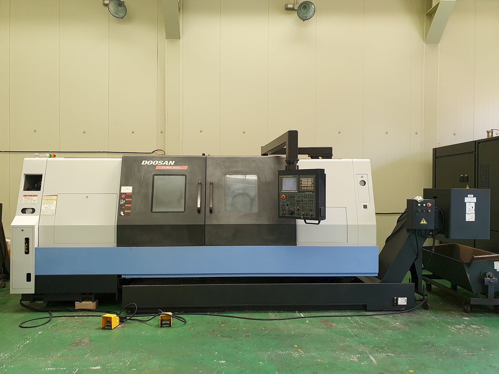 Doosan PUMA 400LB Mašinos vaizdas iš priekio