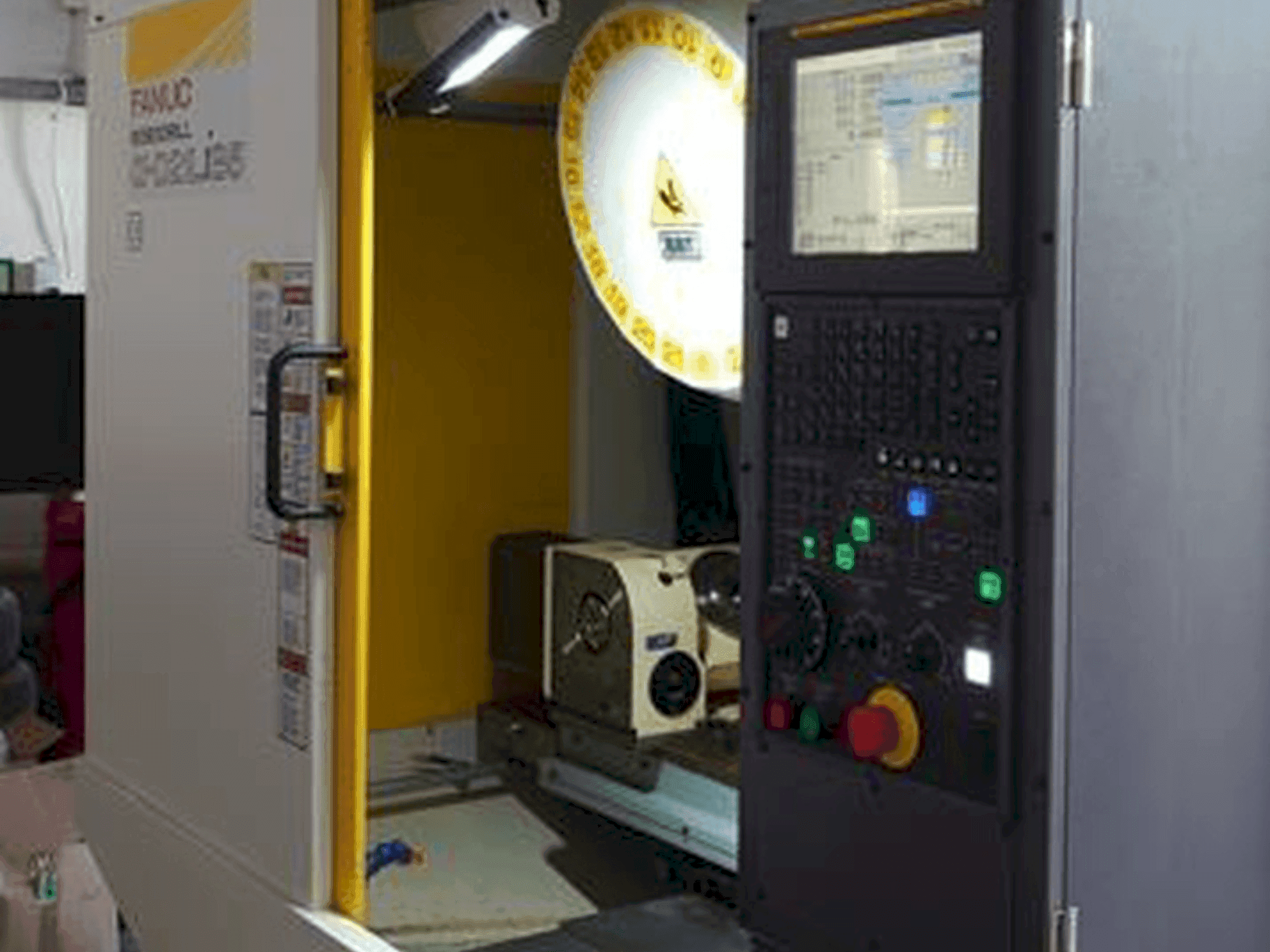 FANUC ROBODRILL α-D21LiB5 Mašinos vaizdas iš priekio