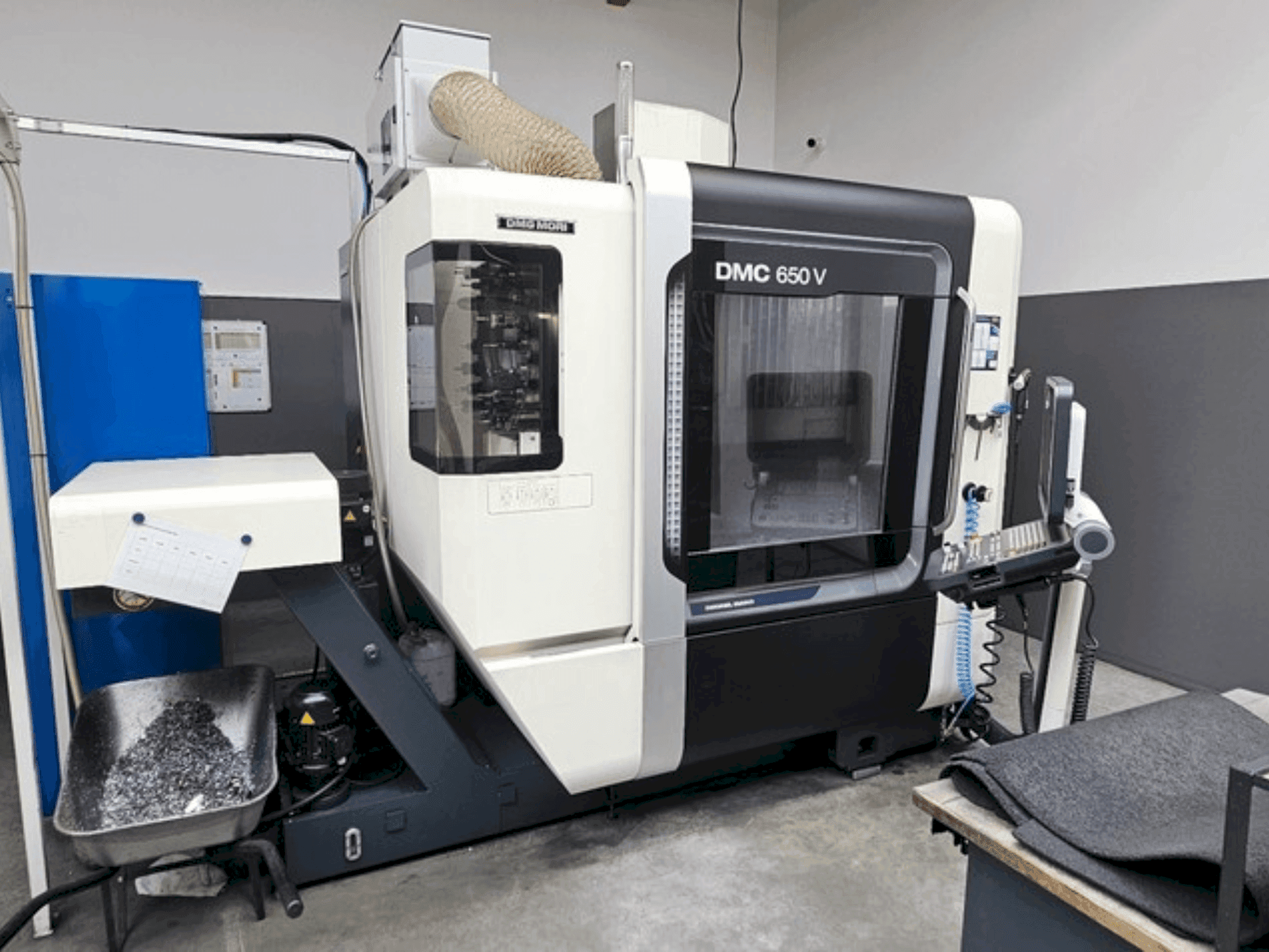 DMG MORI DMC 650V Mašinos vaizdas iš priekio