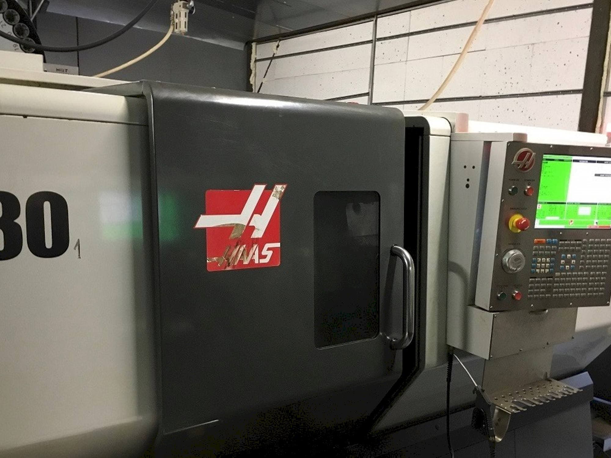 HAAS ST-30 Mašinos vaizdas iš priekio