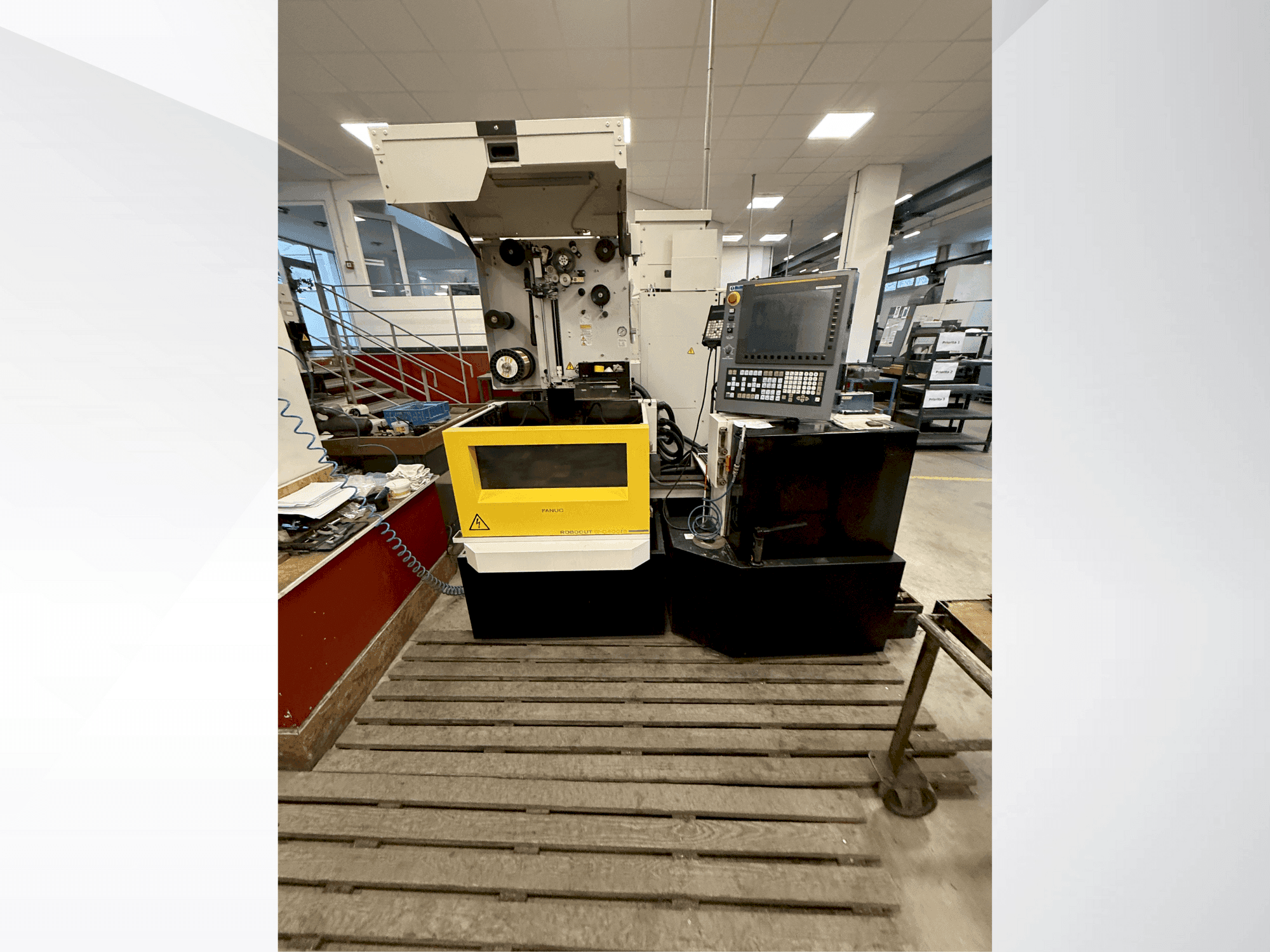 FANUC Robocut alpha-C400iB Mašinos vaizdas iš priekio