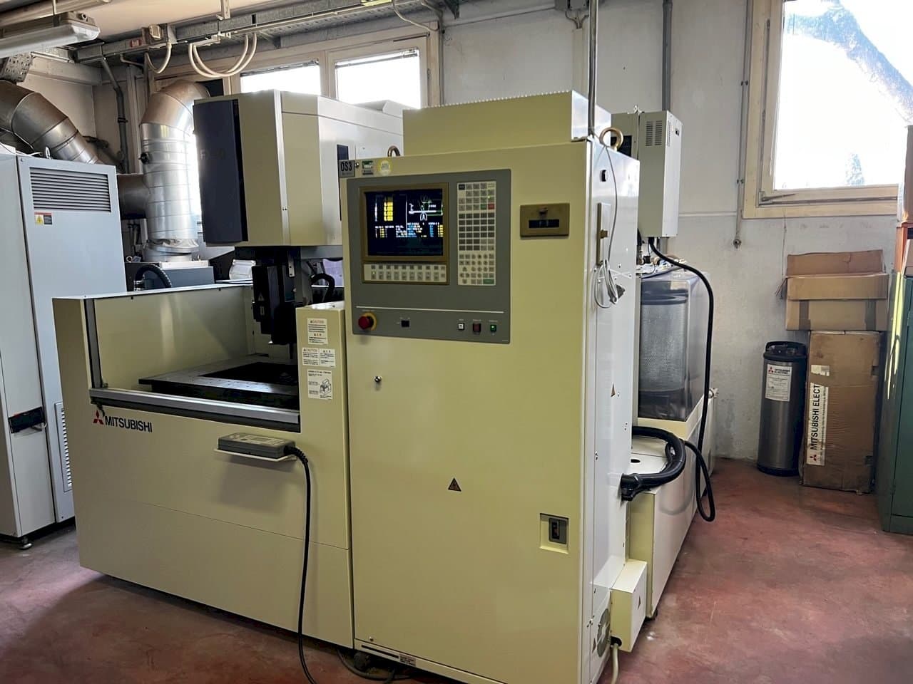 Mitsubishi fx 20 Mašinos vaizdas iš priekio