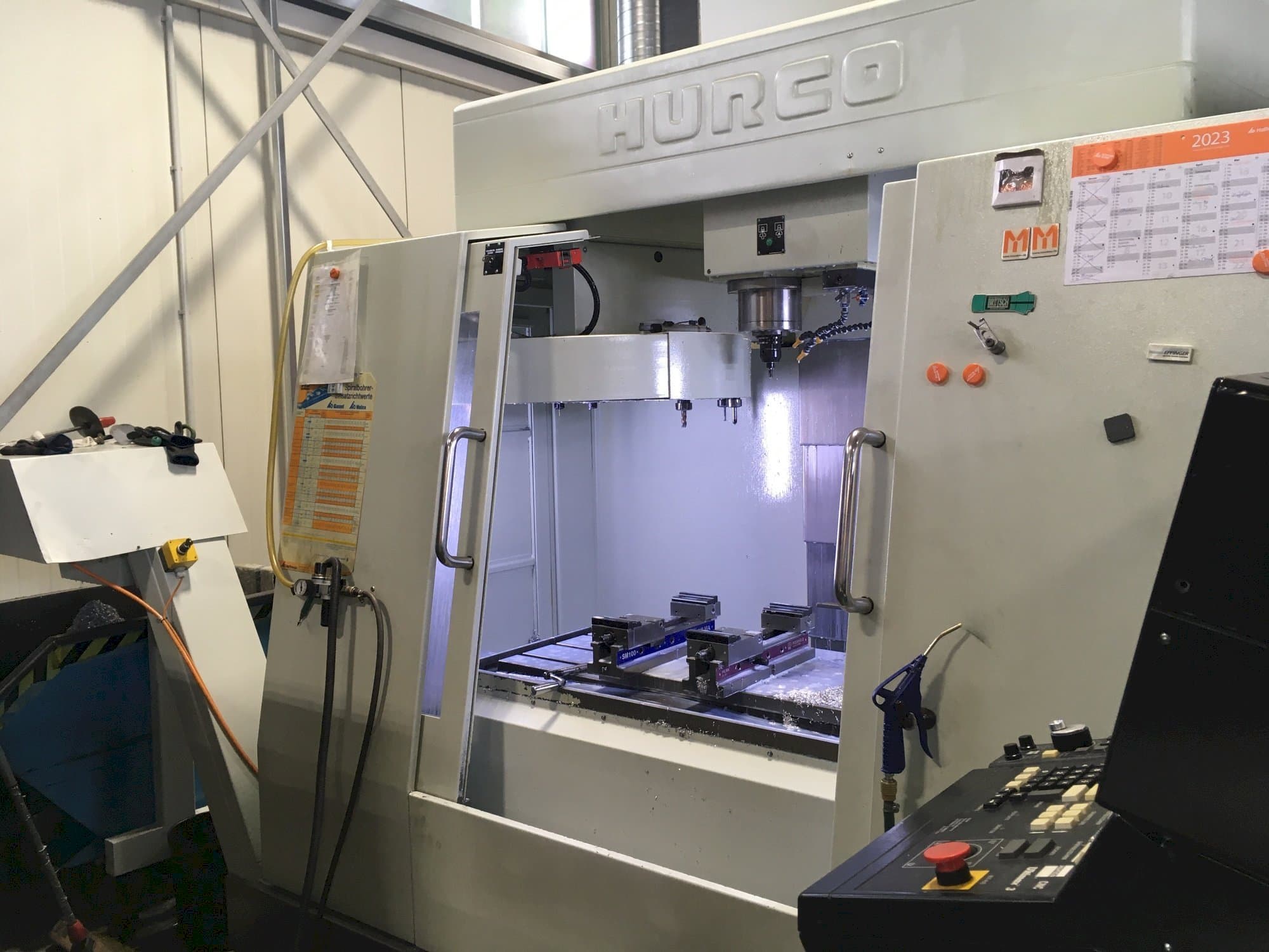 Hurco BAC 30 HTM Mašinos vaizdas iš priekio