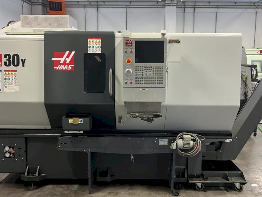 HAAS DS30Y Mašinos vaizdas iš priekio