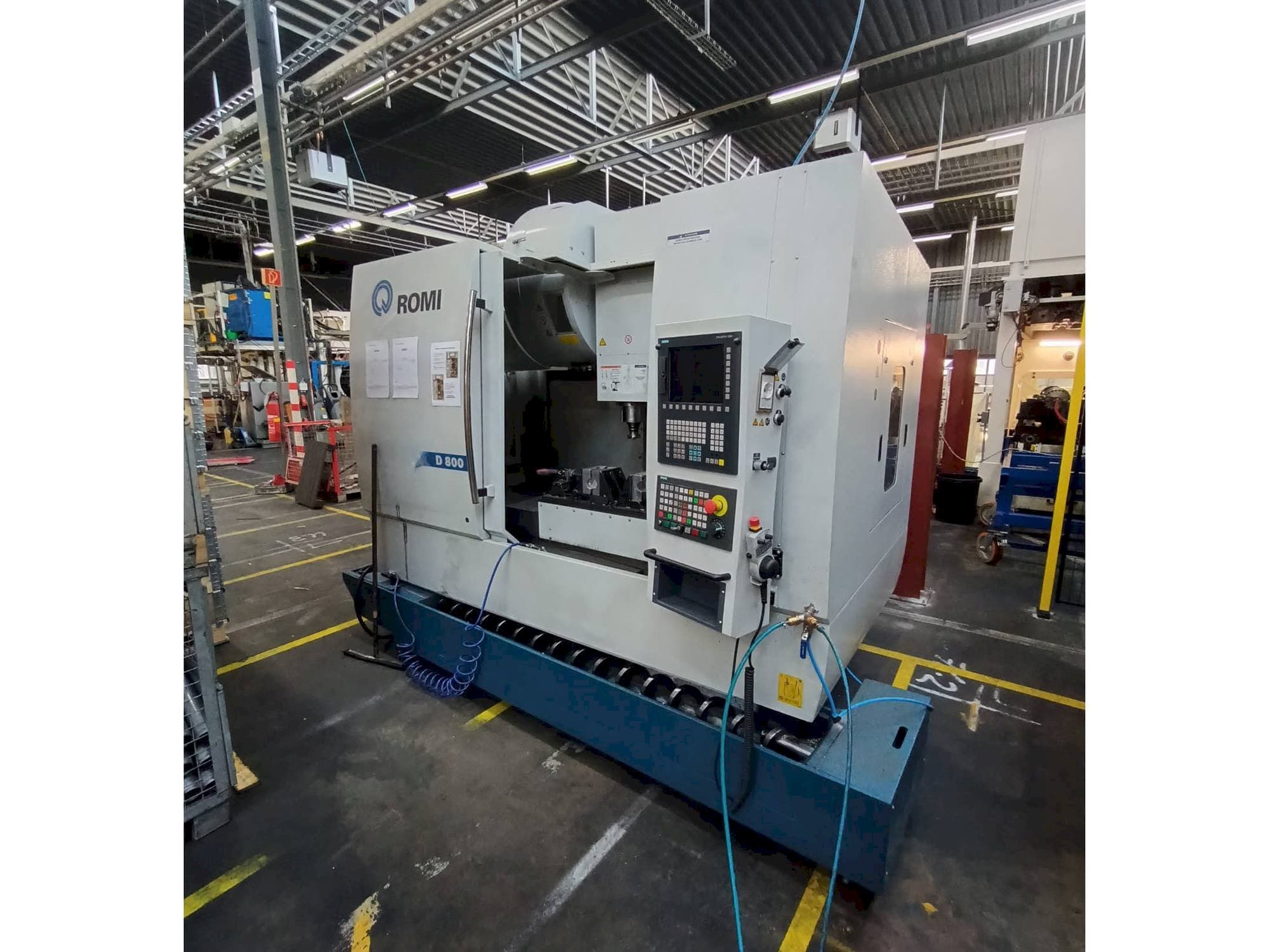 Romi D800 Mašinos vaizdas iš priekio