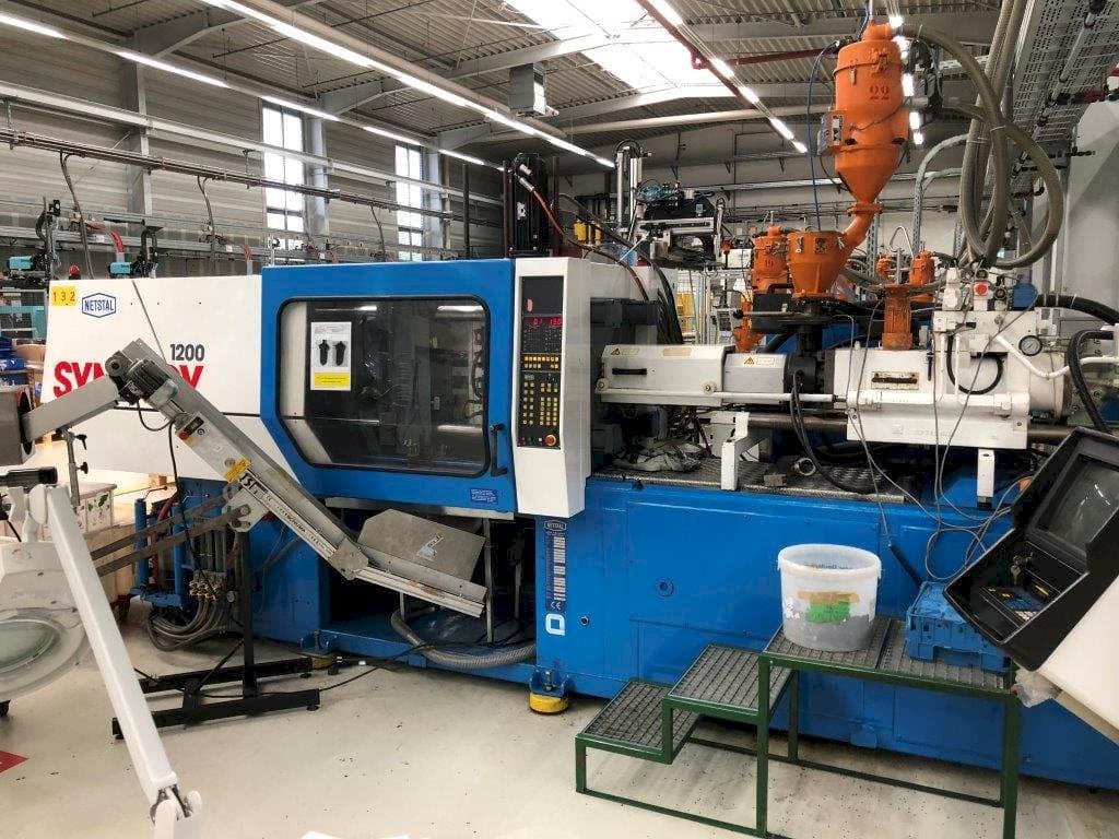 Netstal Synergy S1200-230 Mašinos vaizdas iš priekio