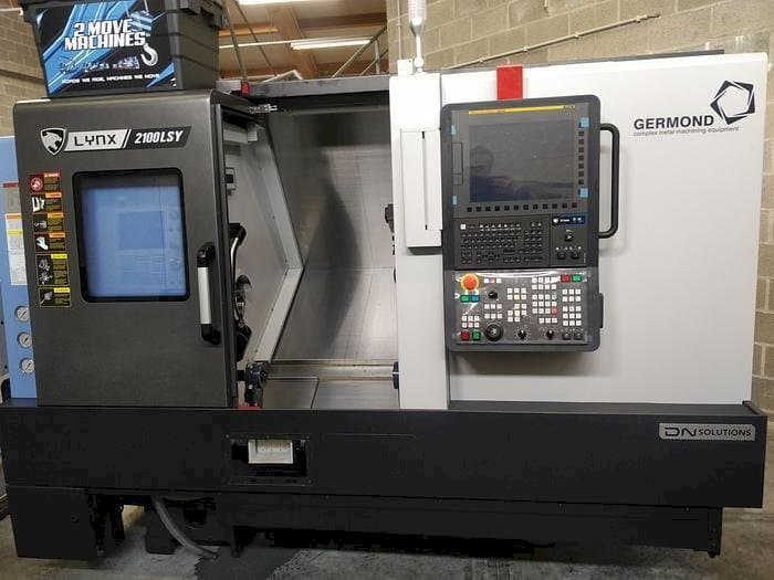 DN SOLUTIONS LYNX 2100 LSYB Mašinos vaizdas iš priekio