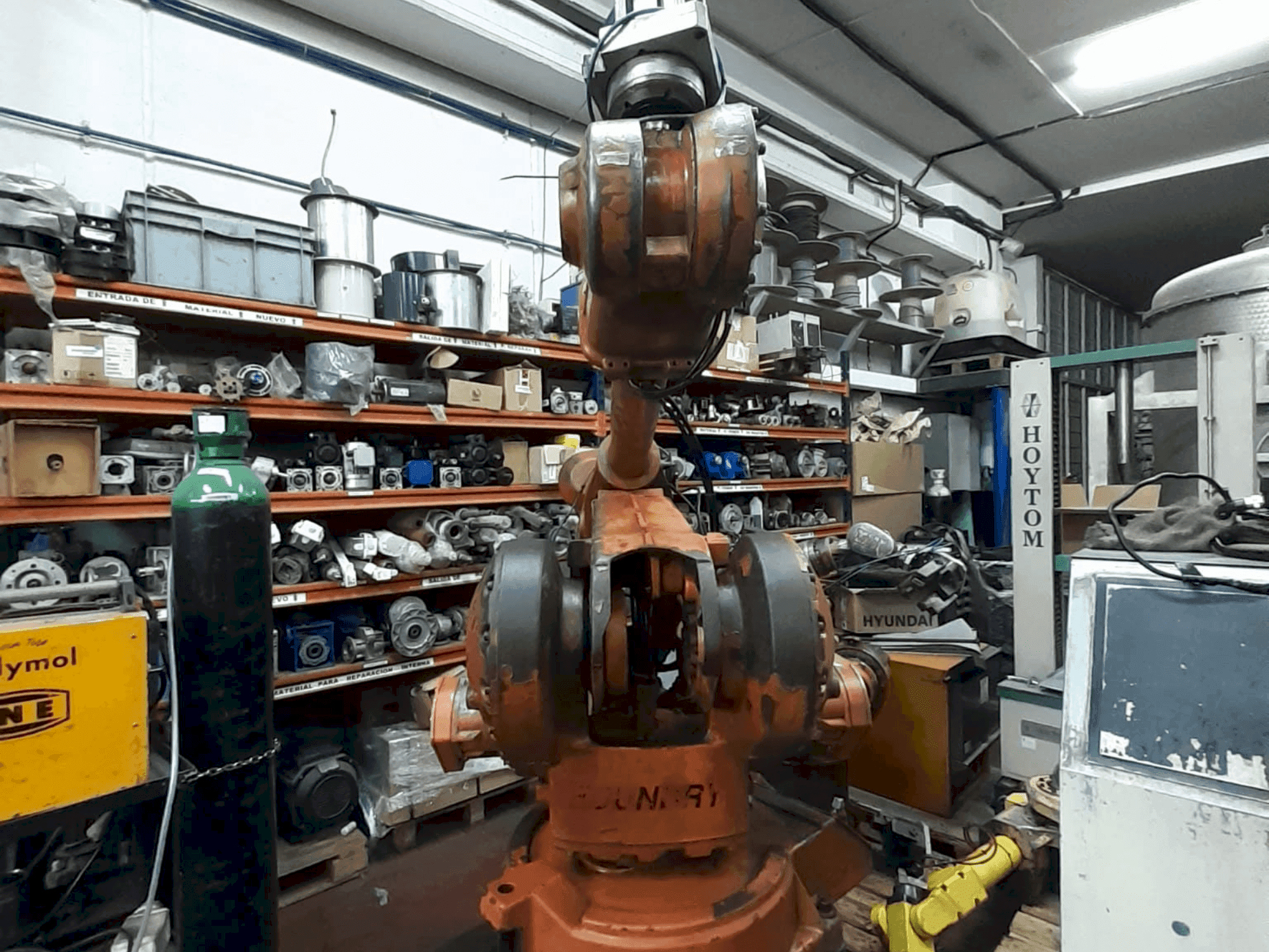 ABB IRB 4400  (2018) Mašinos vaizdas iš priekio