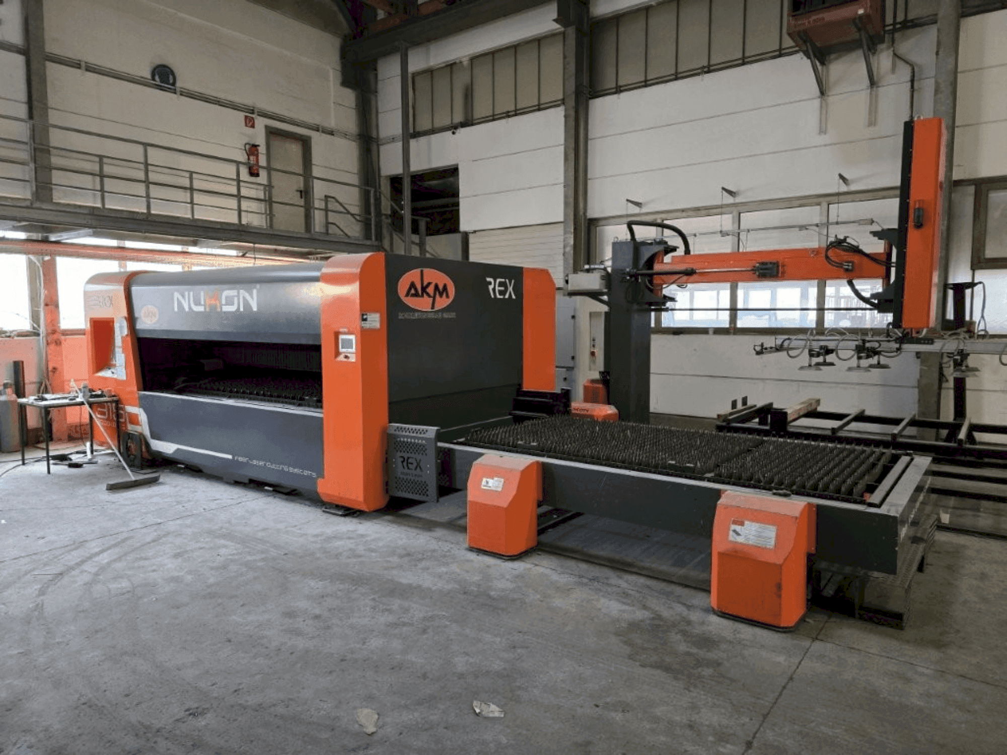 NUKON Rex 315 Mašinos vaizdas iš priekio