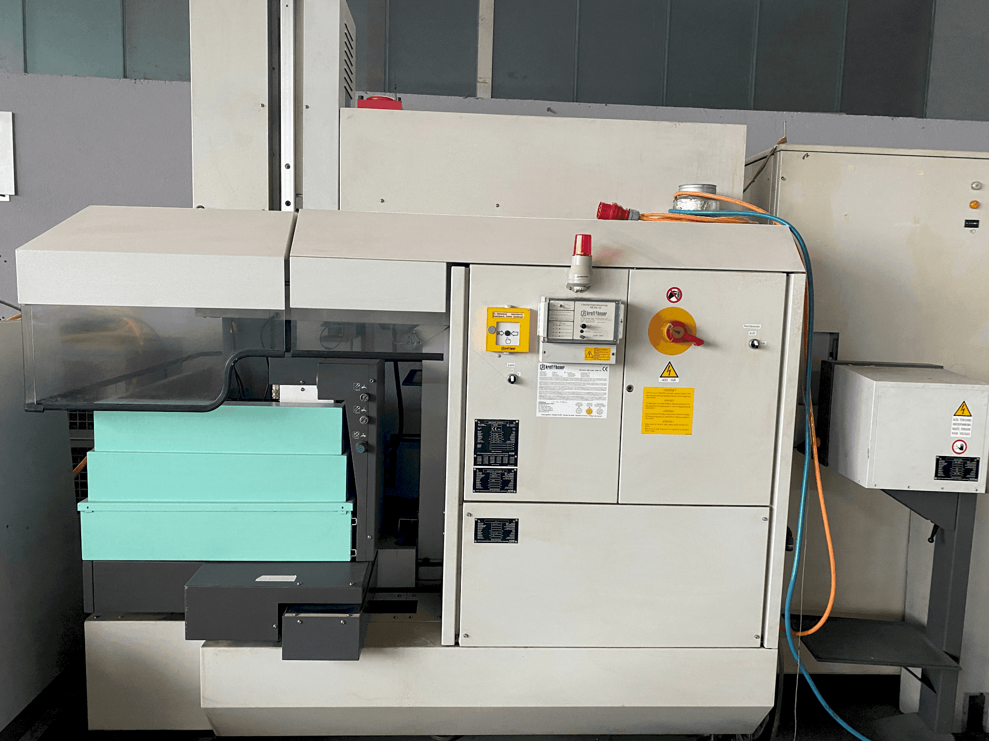 AGIE Agietron Integral 2 Mašinos vaizdas iš priekio