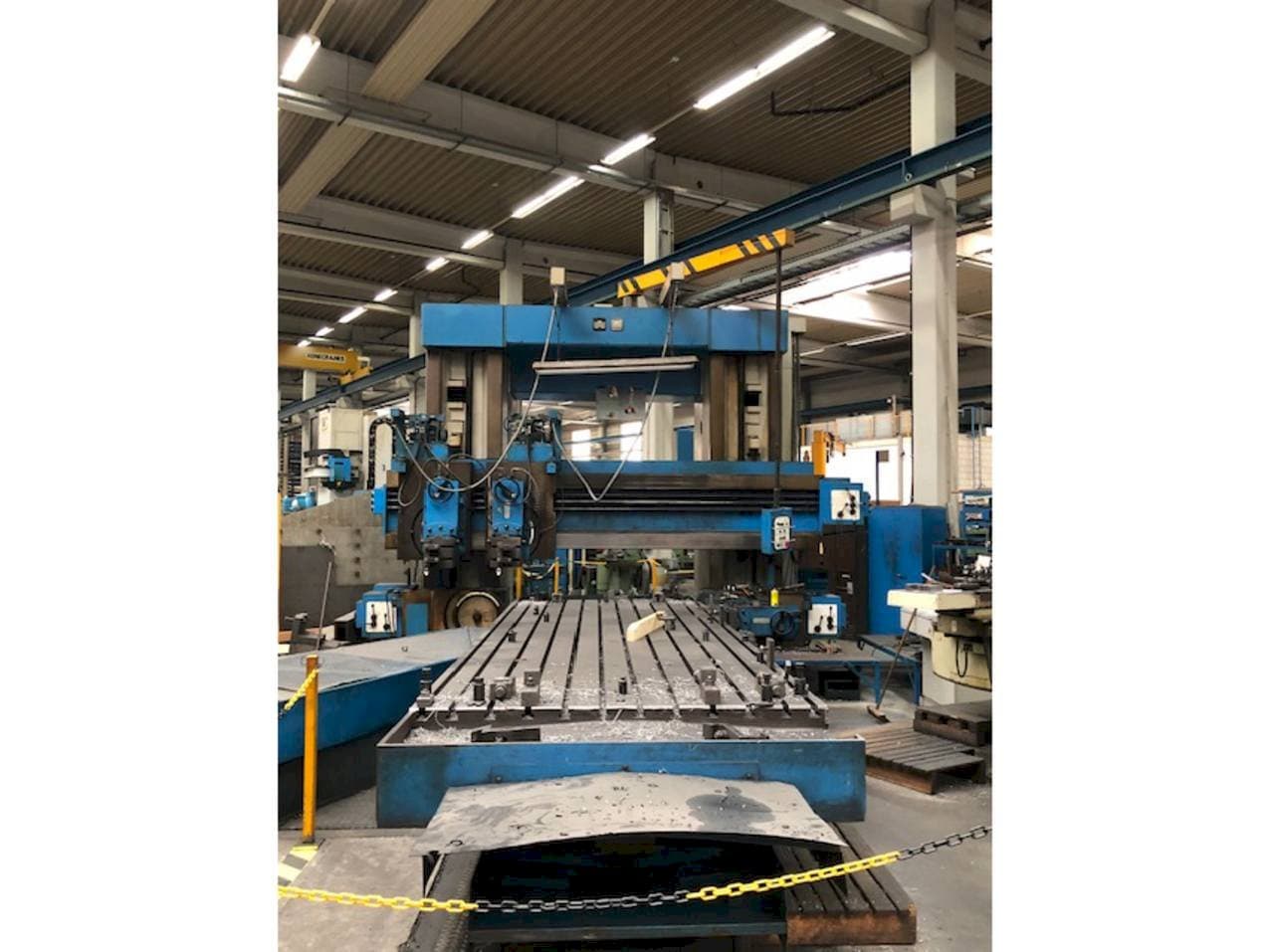 SHV FELD12 Q251 Mašinos vaizdas iš priekio