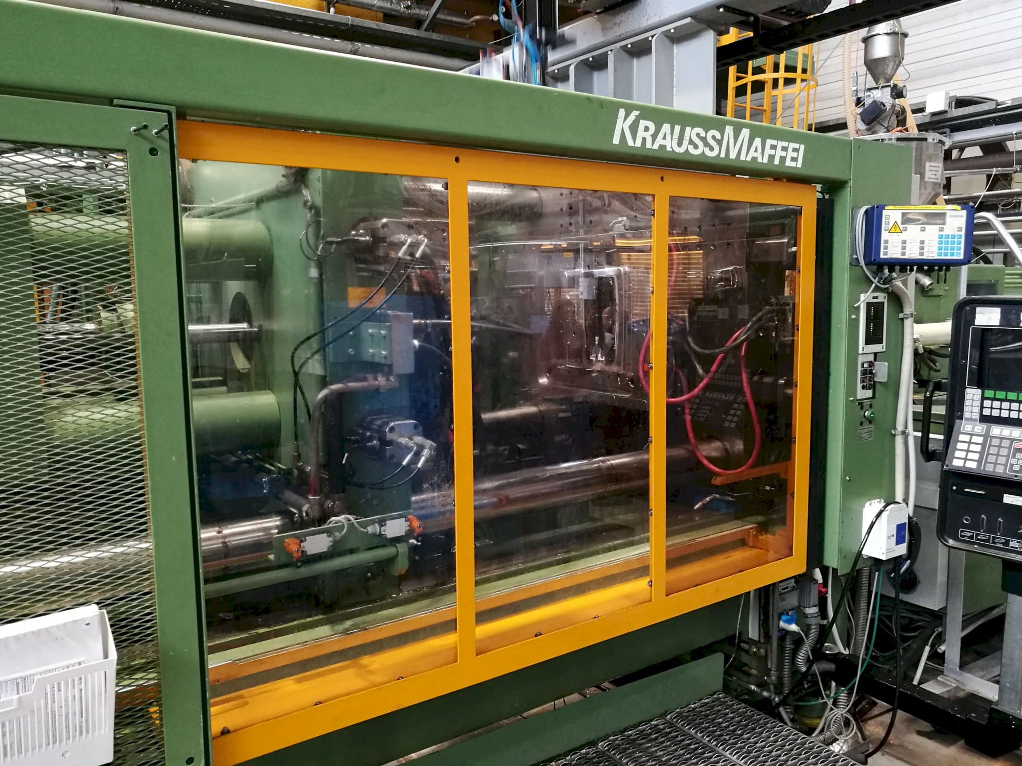 Krauss Maffei 650-2300 B2 Mašinos kairės pusės vaizdas